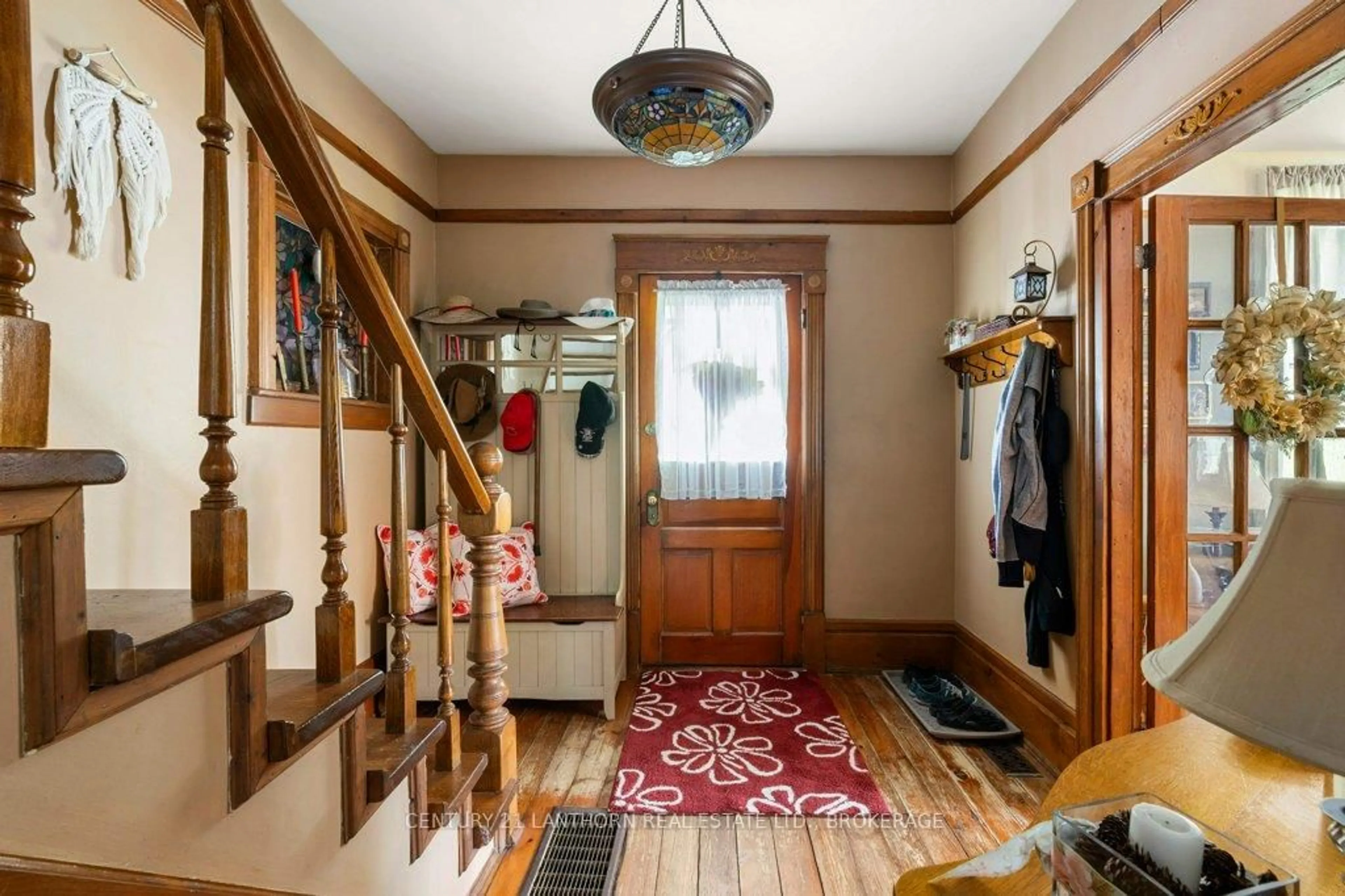 Indoor entryway for 20 Ann St, Tweed Ontario K0K 2L0
