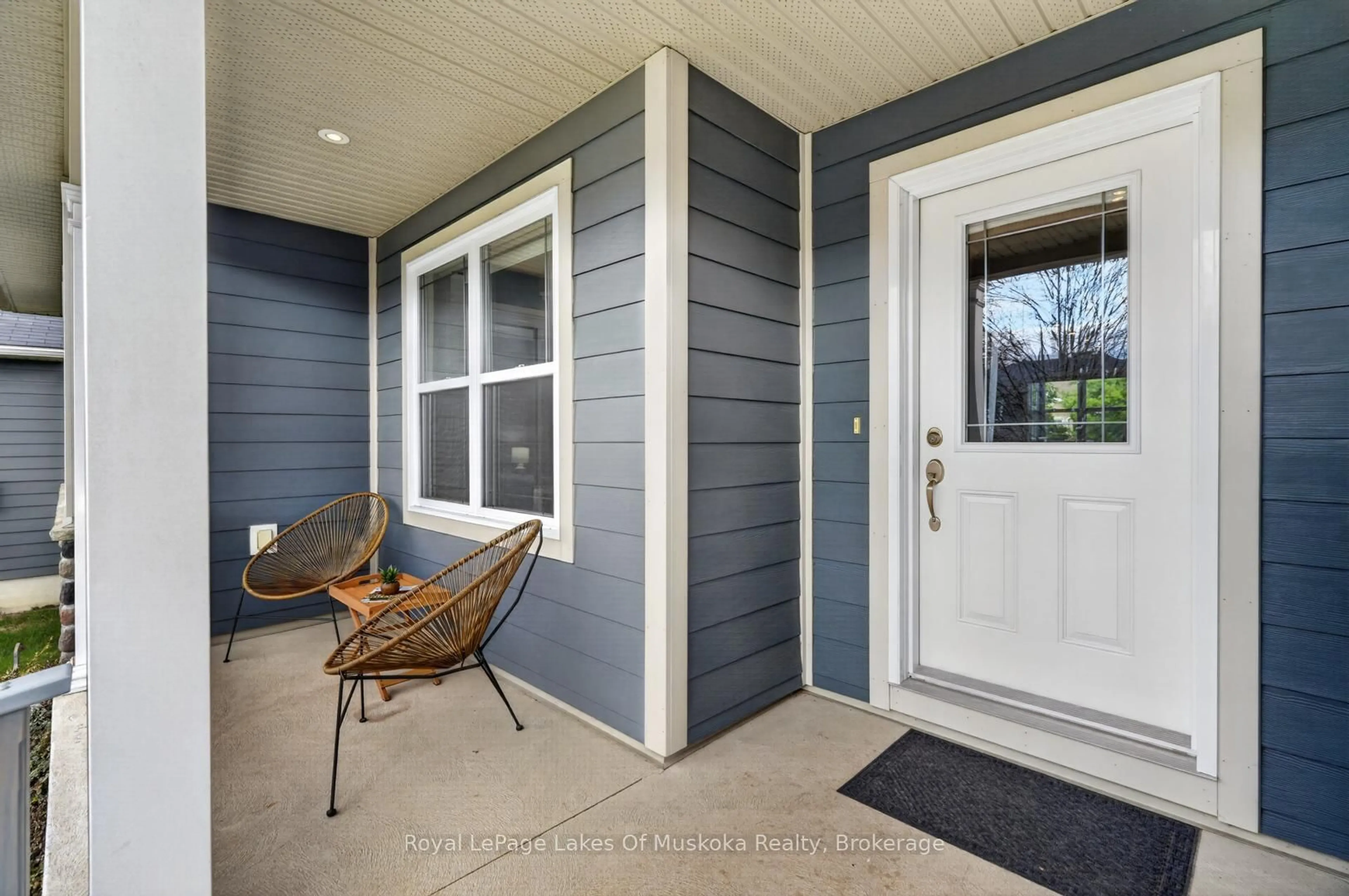 Indoor entryway for 30 & 32 Gainsborough Rd, Bracebridge Ontario P1L 1W8