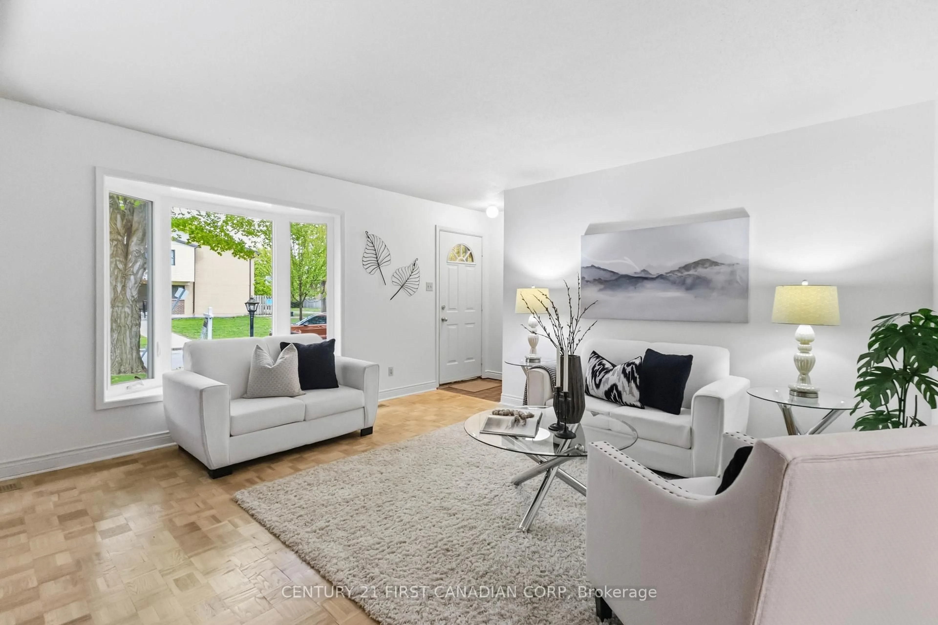 Living room with furniture, unknown for 685 Ladybrook Cres, London South Ontario N6J 2C4