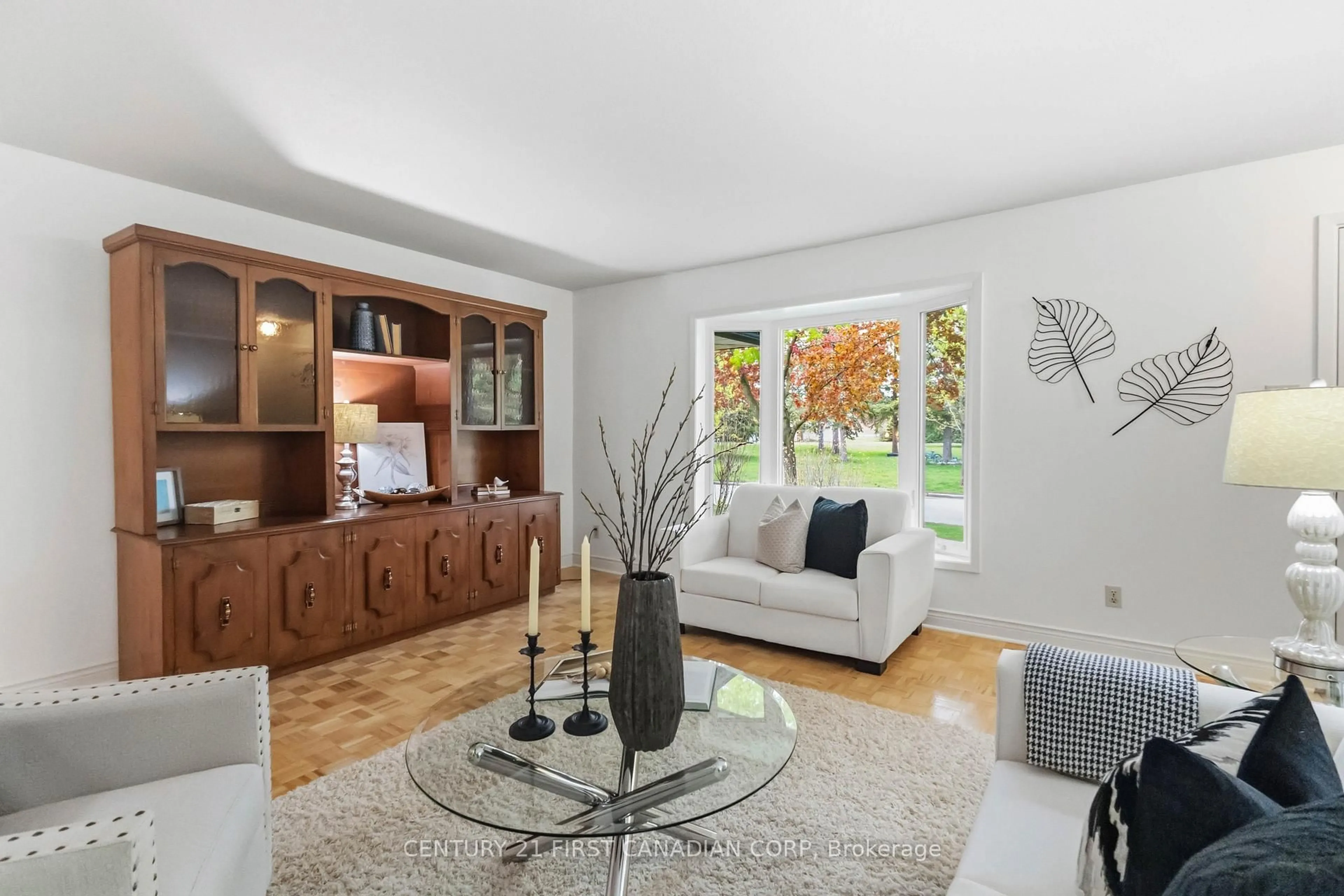 Living room with furniture, unknown for 685 Ladybrook Cres, London South Ontario N6J 2C4