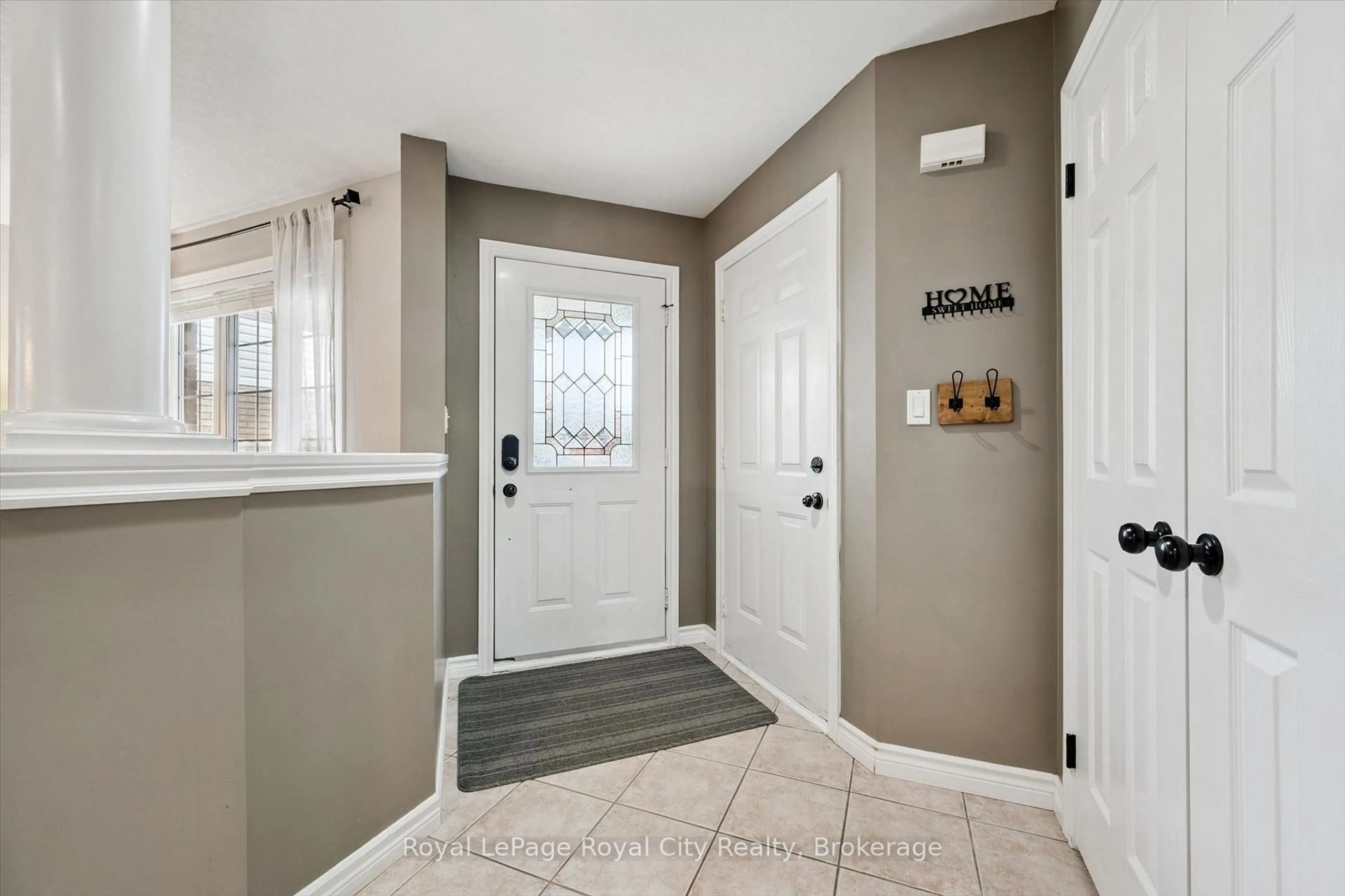 Indoor entryway for 17 Carroll Cres, Guelph Ontario N1G 5B7