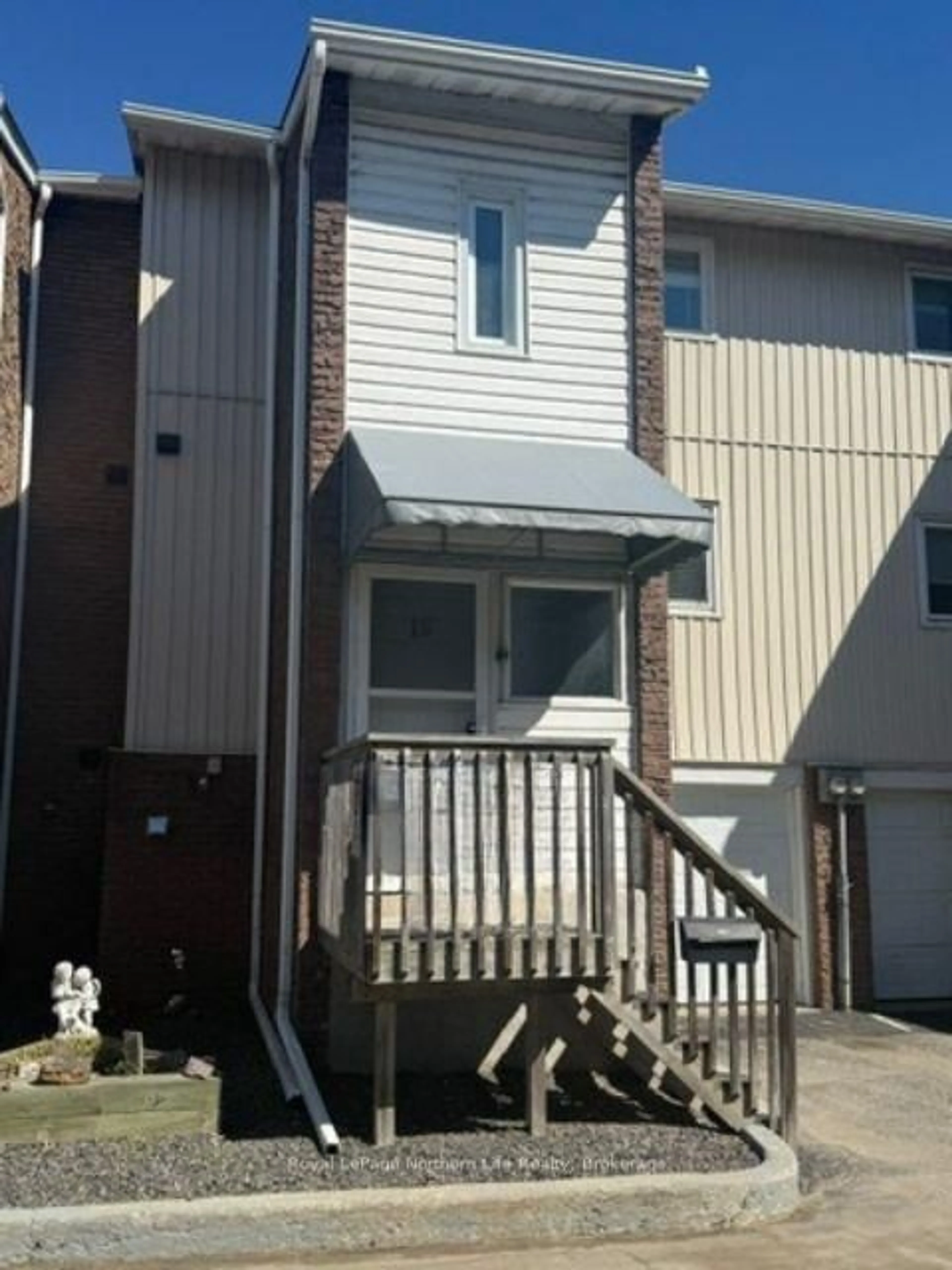 Home with vinyl exterior material, street for 850 Lakeshore Dr #19, North Bay Ontario P1A 2G8