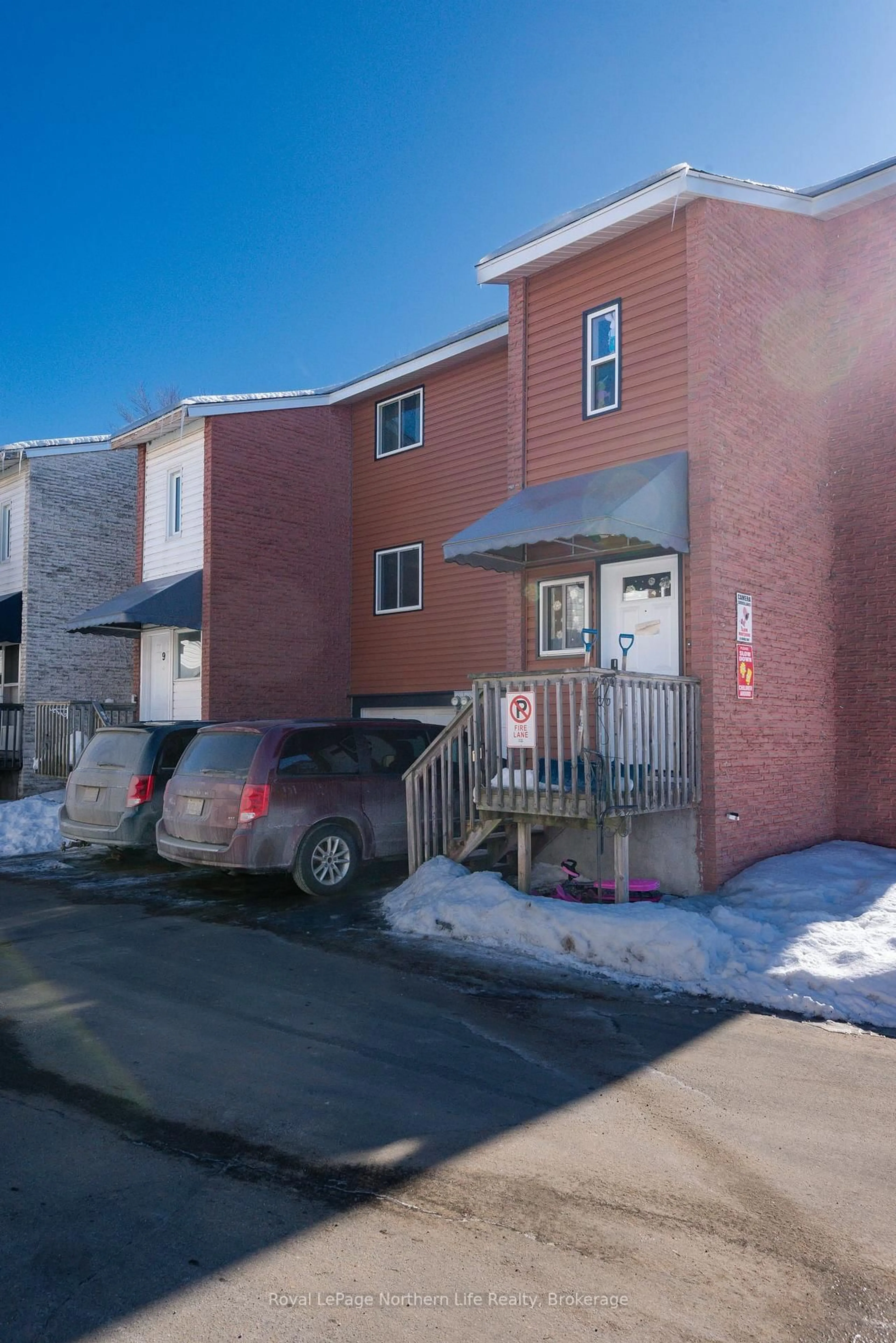 A pic from outside/outdoor area/front of a property/back of a property/a pic from drone, street for 850 Lakeshore Dr #19, North Bay Ontario P1A 2G8