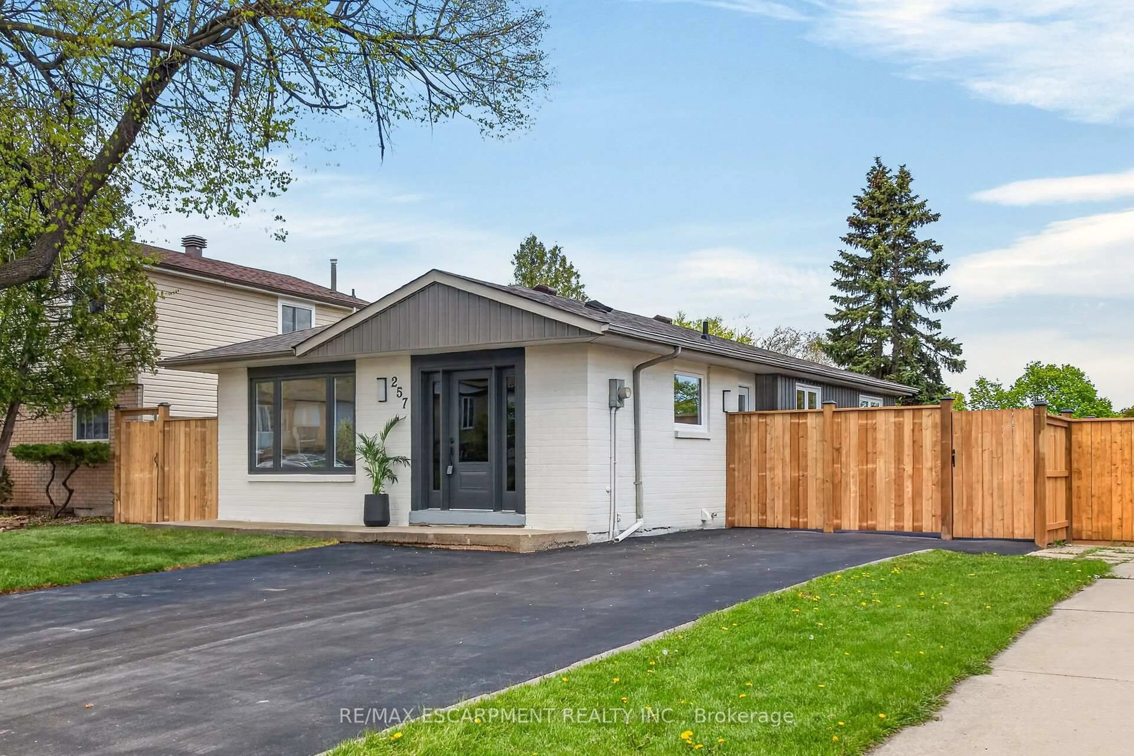 Home with brick exterior material, street for 257 Queen Victoria Dr, Hamilton Ontario L8W 1G4