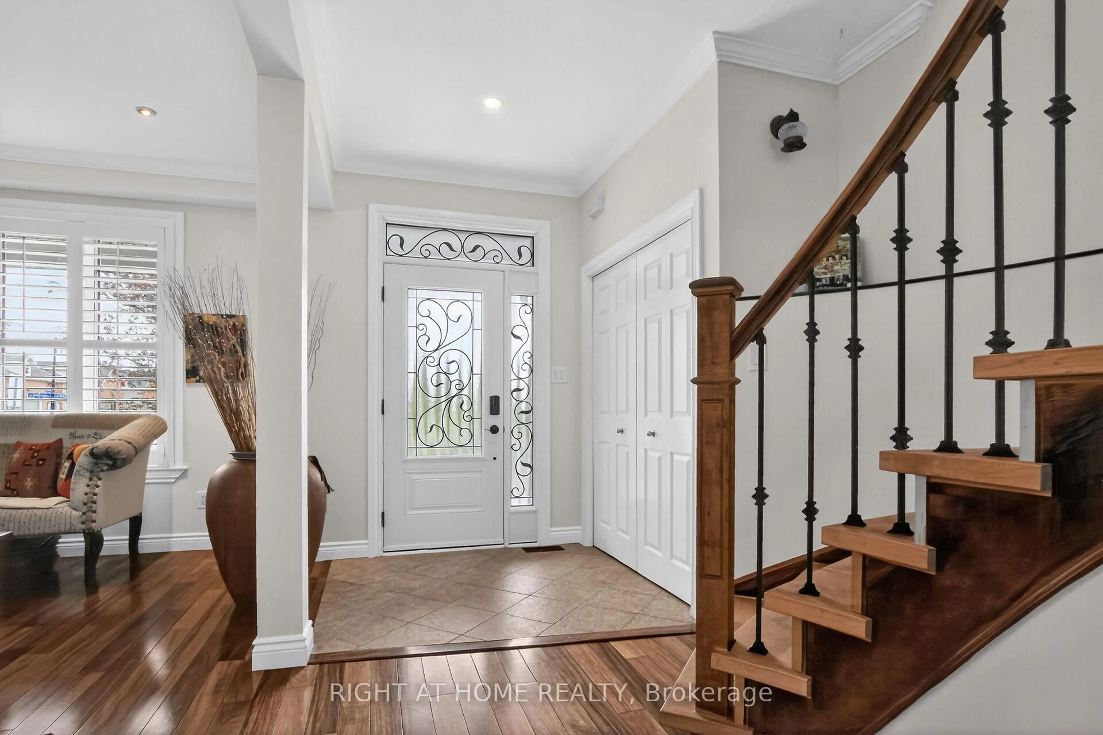 Indoor entryway for 2 Harry Douglas Dr, Stittsville Ontario K2S 1M4