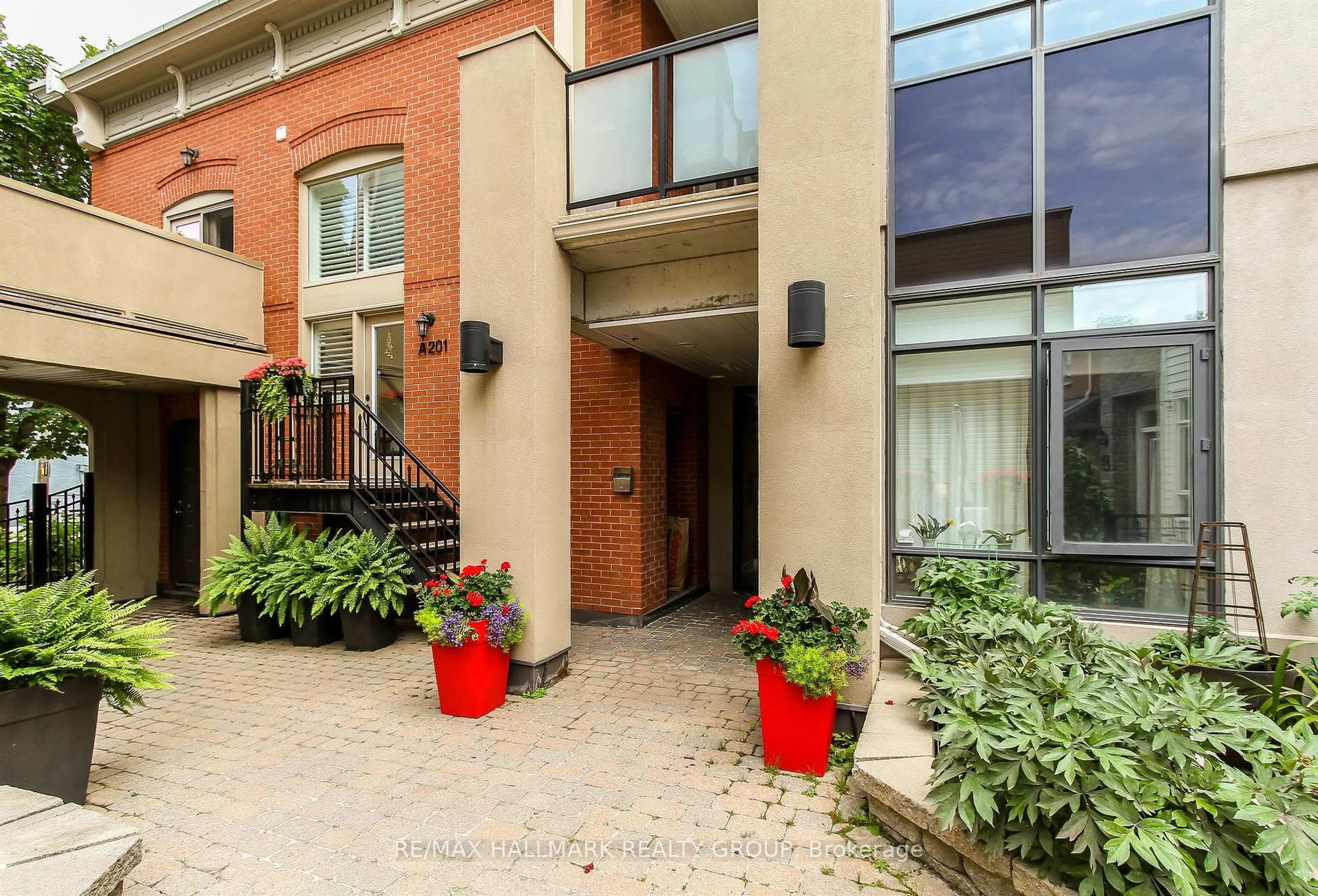 Unknown for 124 Guigues Ave #B307, Ottawa Ontario K1N 5H7
