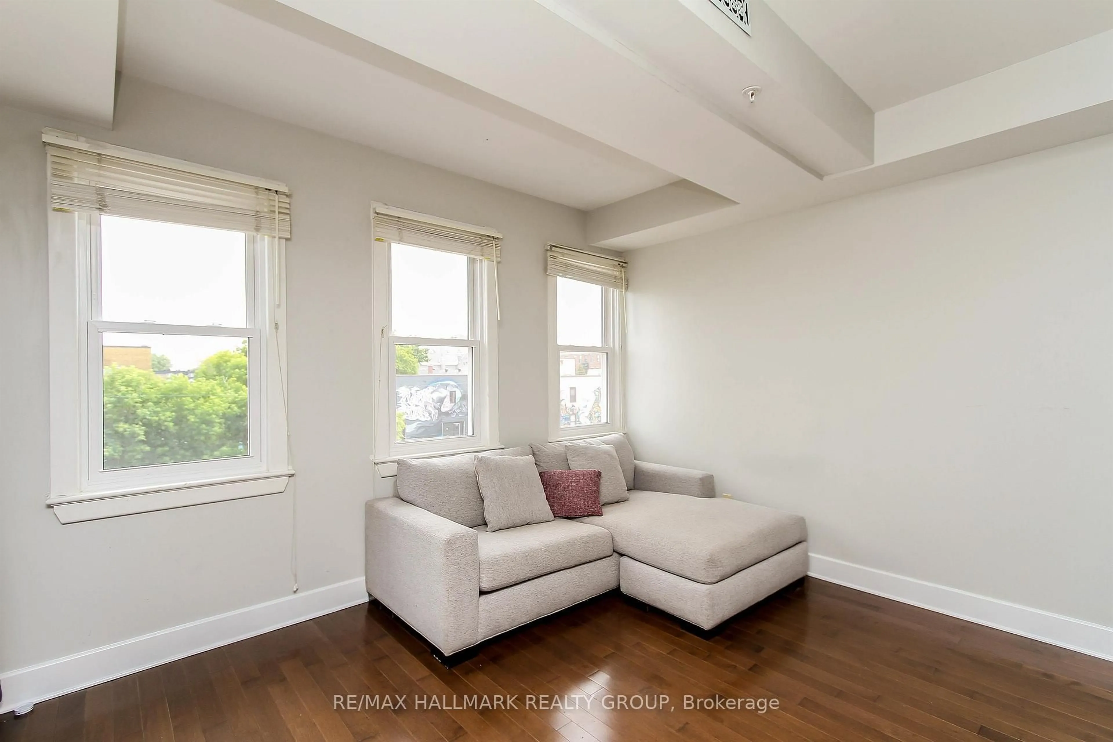 Living room with furniture, unknown for 124 Guigues Ave #B307, Ottawa Ontario K1N 5H7