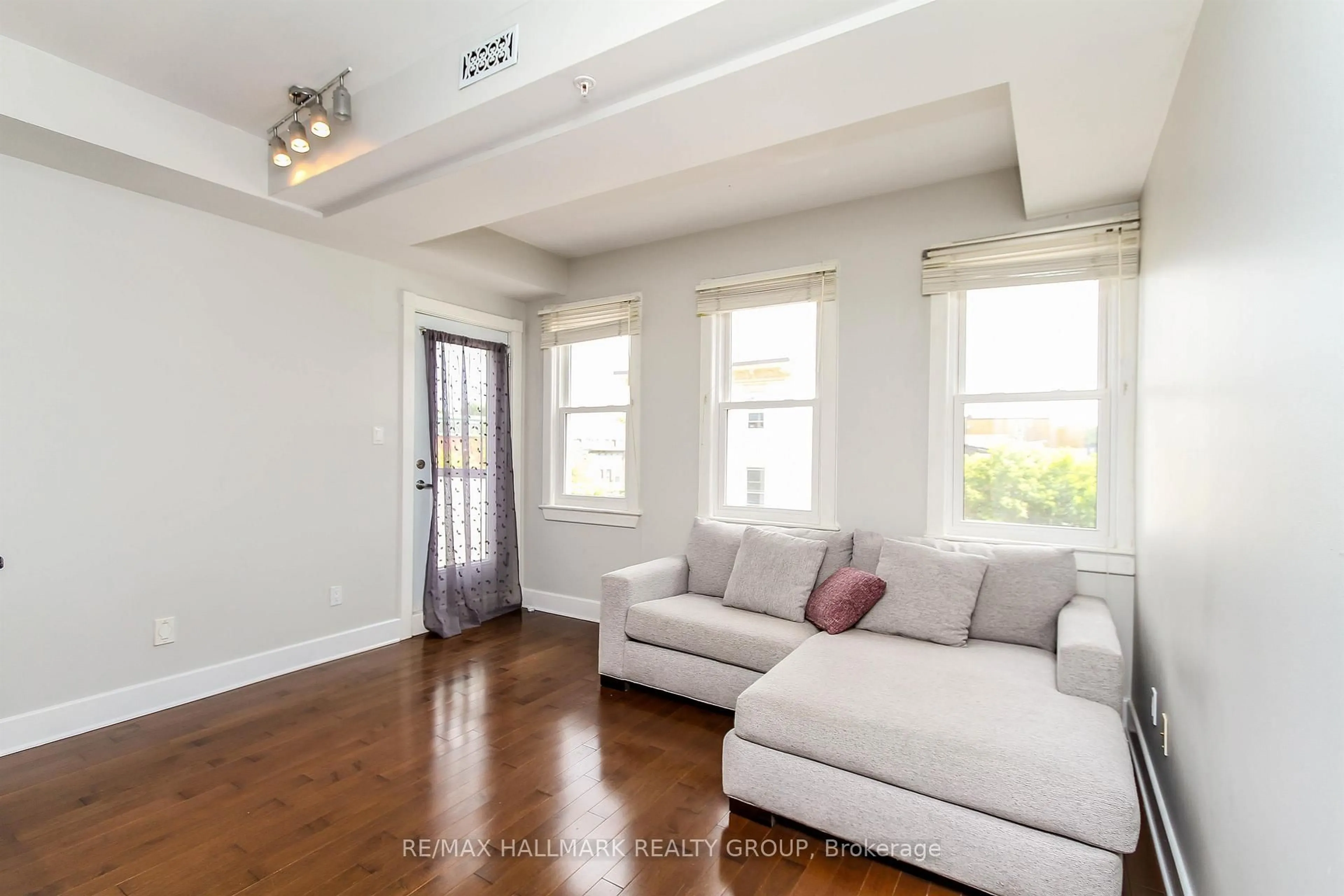 Living room with furniture, unknown for 124 Guigues Ave #B307, Ottawa Ontario K1N 5H7