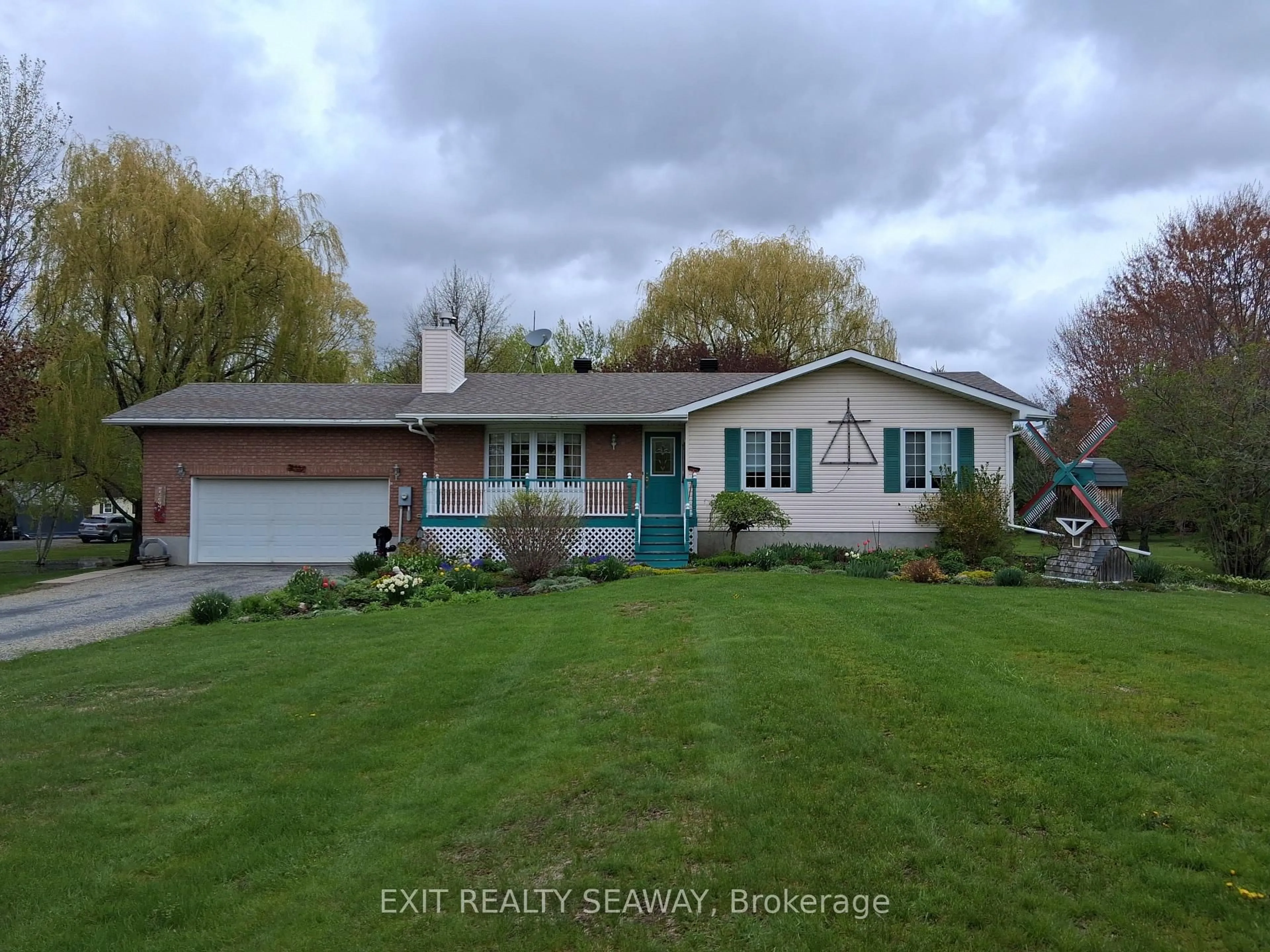 A pic from outside/outdoor area/front of a property/back of a property/a pic from drone, street for 4557 Carman Rd, South Dundas Ontario K0E 1C0