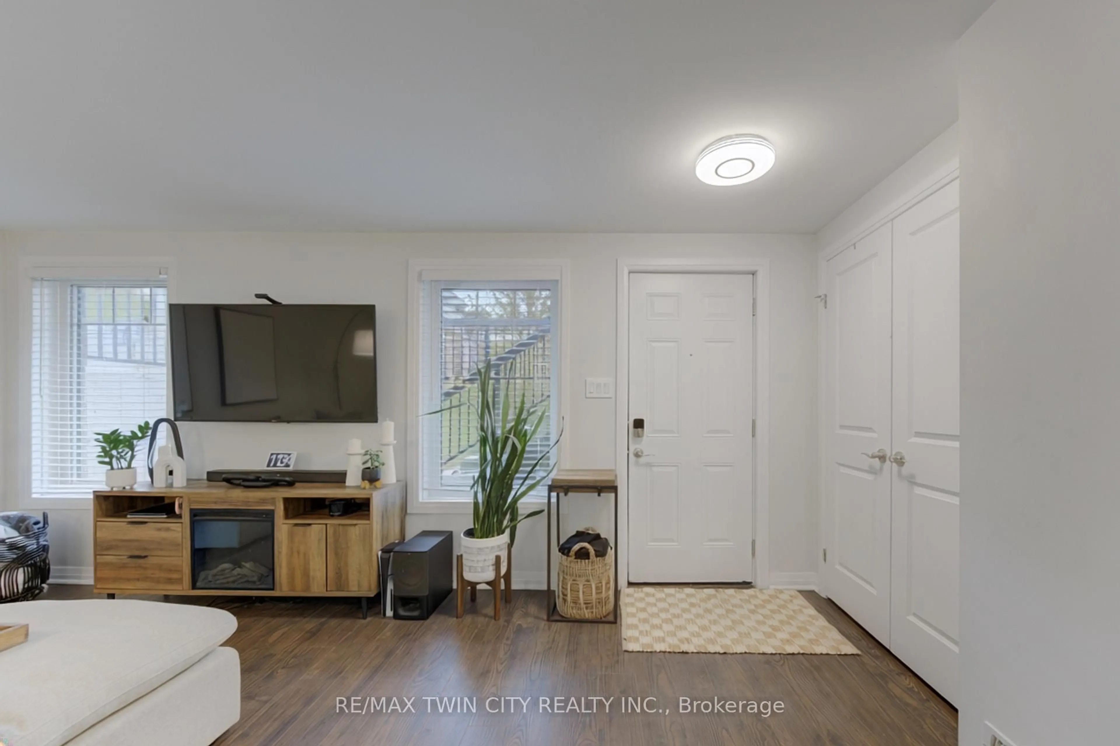 Indoor entryway for 1989 Ottawa St #36, Kitchener Ontario N2E 0G7
