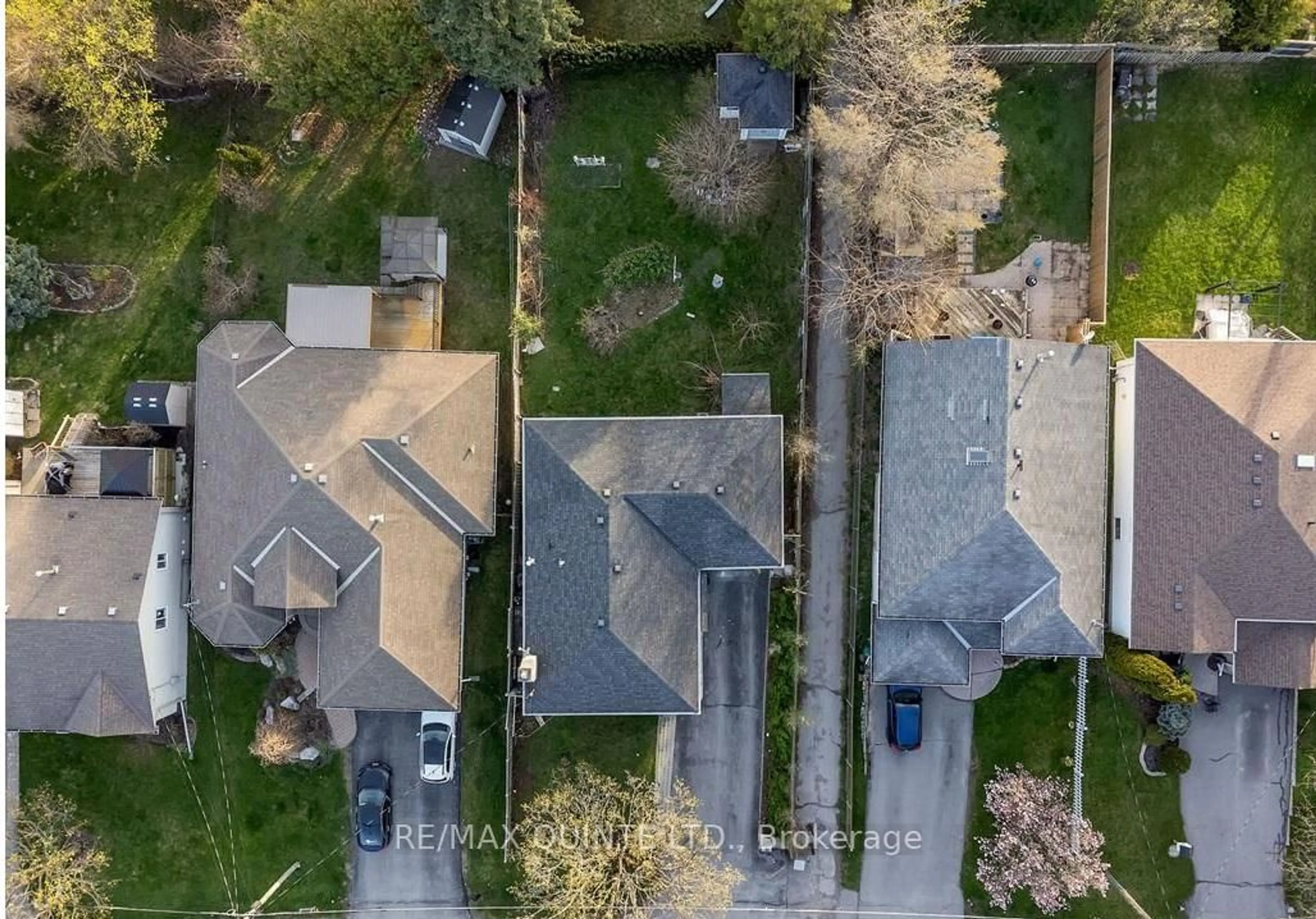 A pic from outside/outdoor area/front of a property/back of a property/a pic from drone, street for 76 Gilbert St, Belleville Ontario K8P 3H2