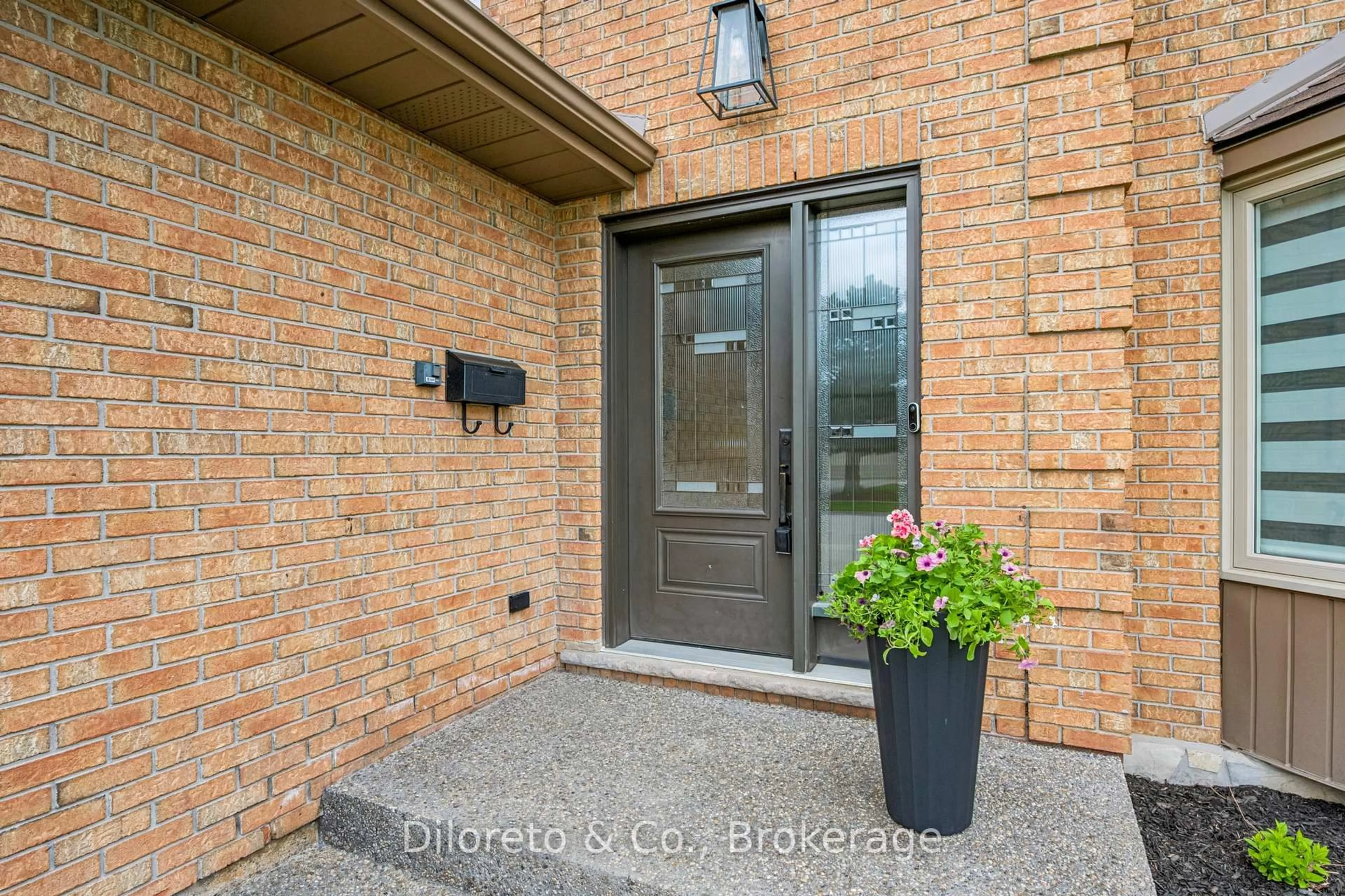 Indoor entryway for 23 Old Colony Tr, Guelph Ontario N1G 4A4