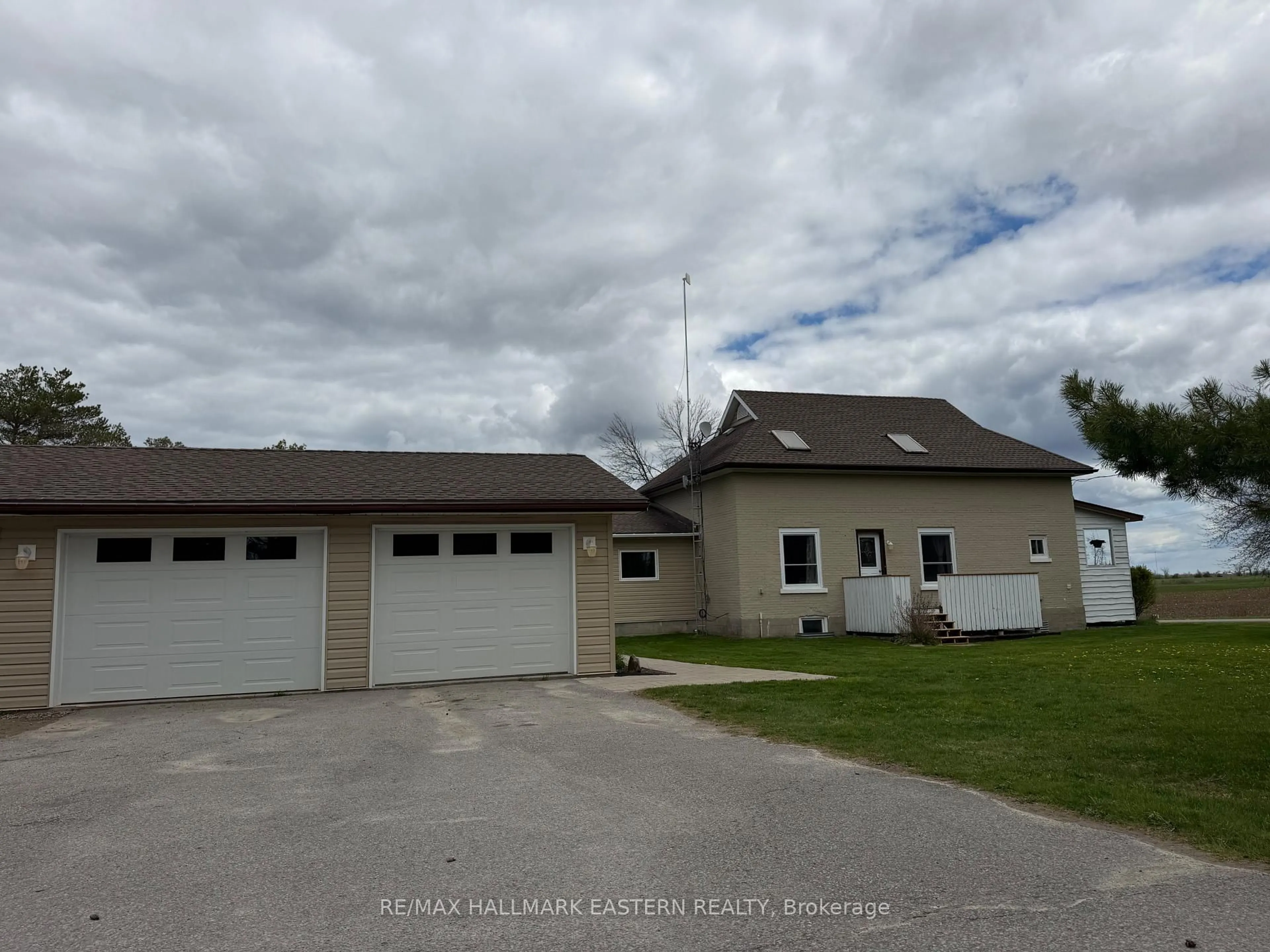 A pic from outside/outdoor area/front of a property/back of a property/a pic from drone, unknown for 1320 Heights Rd, Kawartha Lakes Ontario K9V 4R3