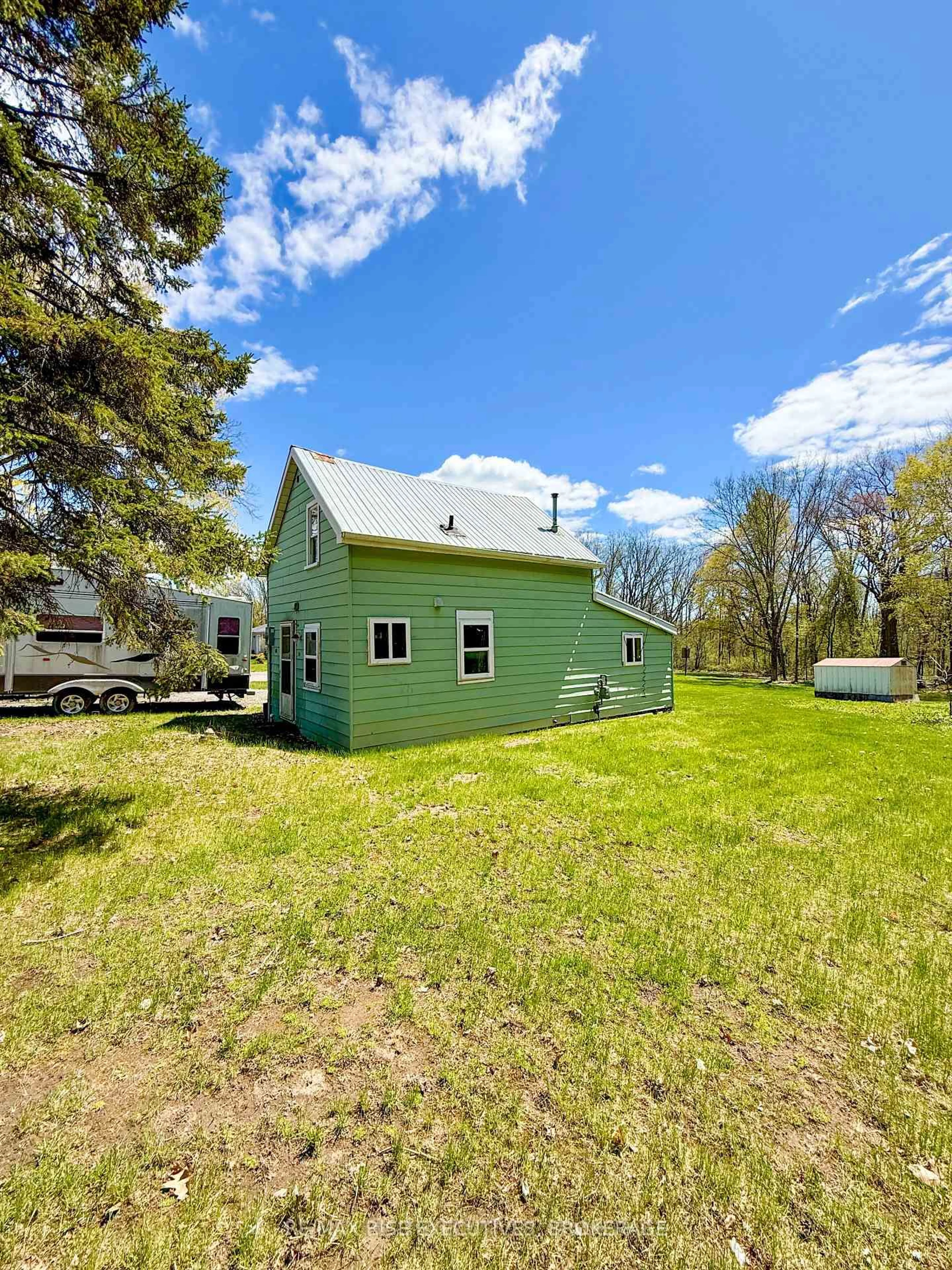 A pic from outside/outdoor area/front of a property/back of a property/a pic from drone, unknown for 14 Dundas St, Deseronto Ontario K0K 1X0