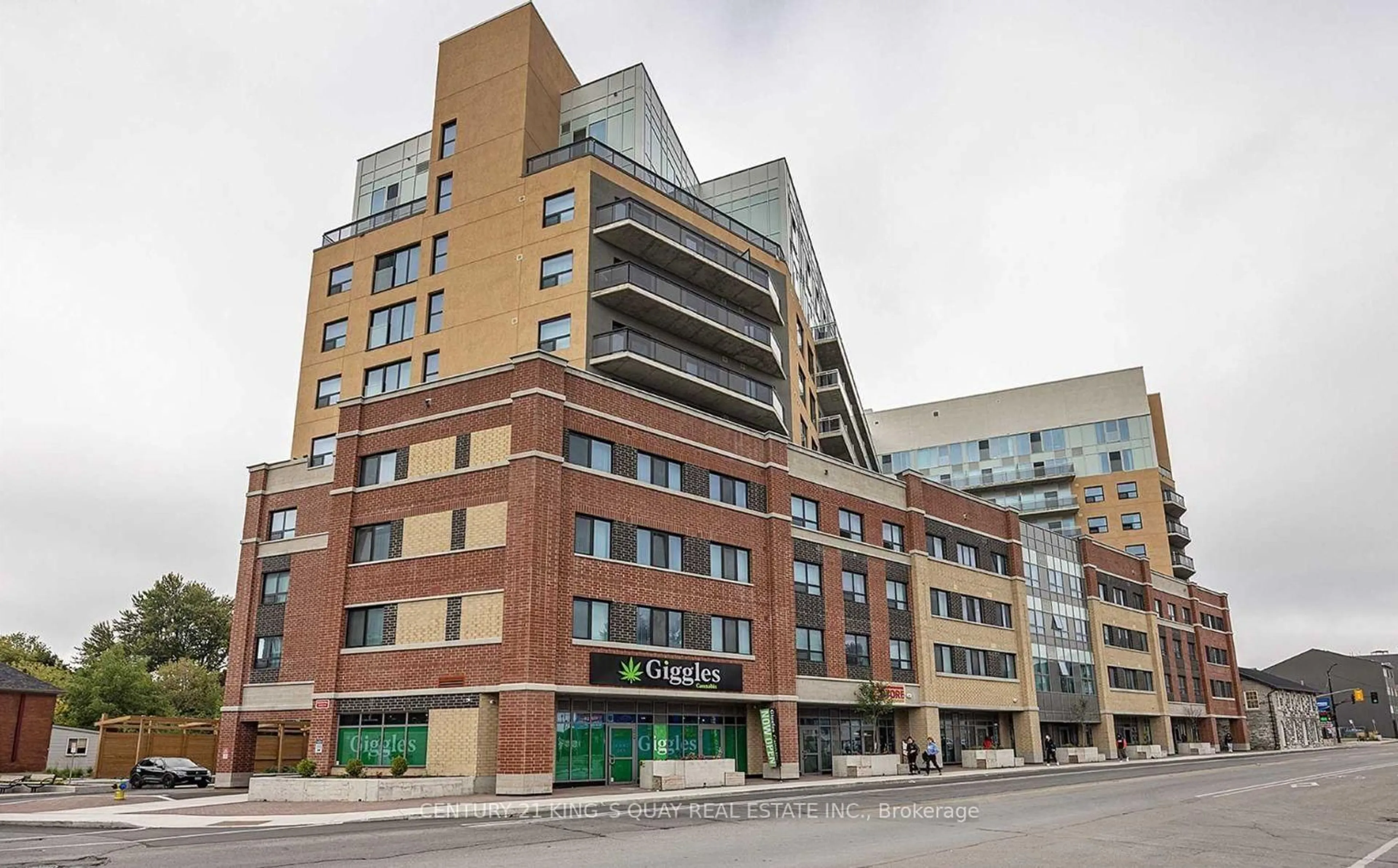 Patio, building for 652 Princess St #926, Kingston Ontario K7L 1E5