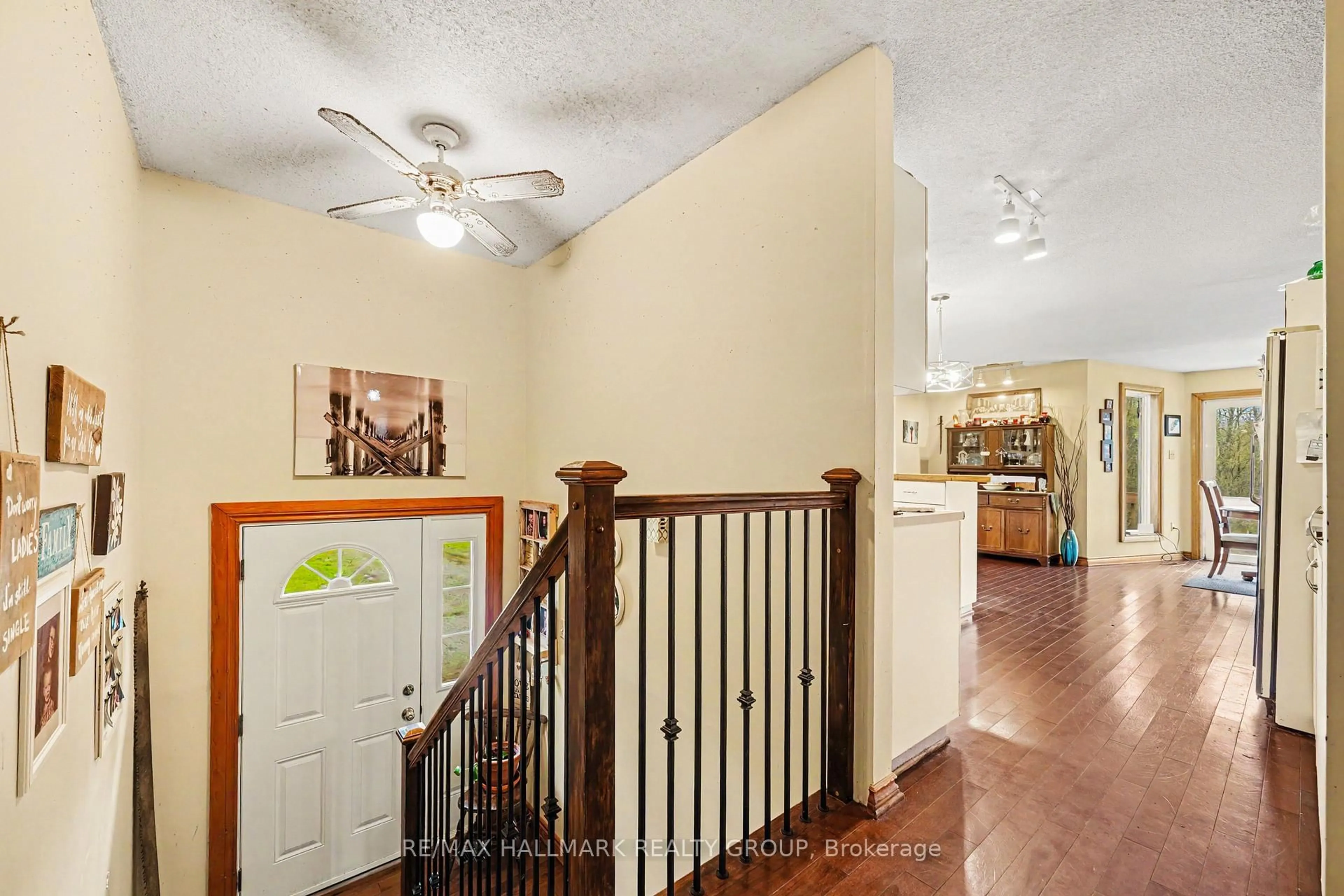Indoor foyer for 358 NORRIS Rd, Perth Ontario K7H 3C6