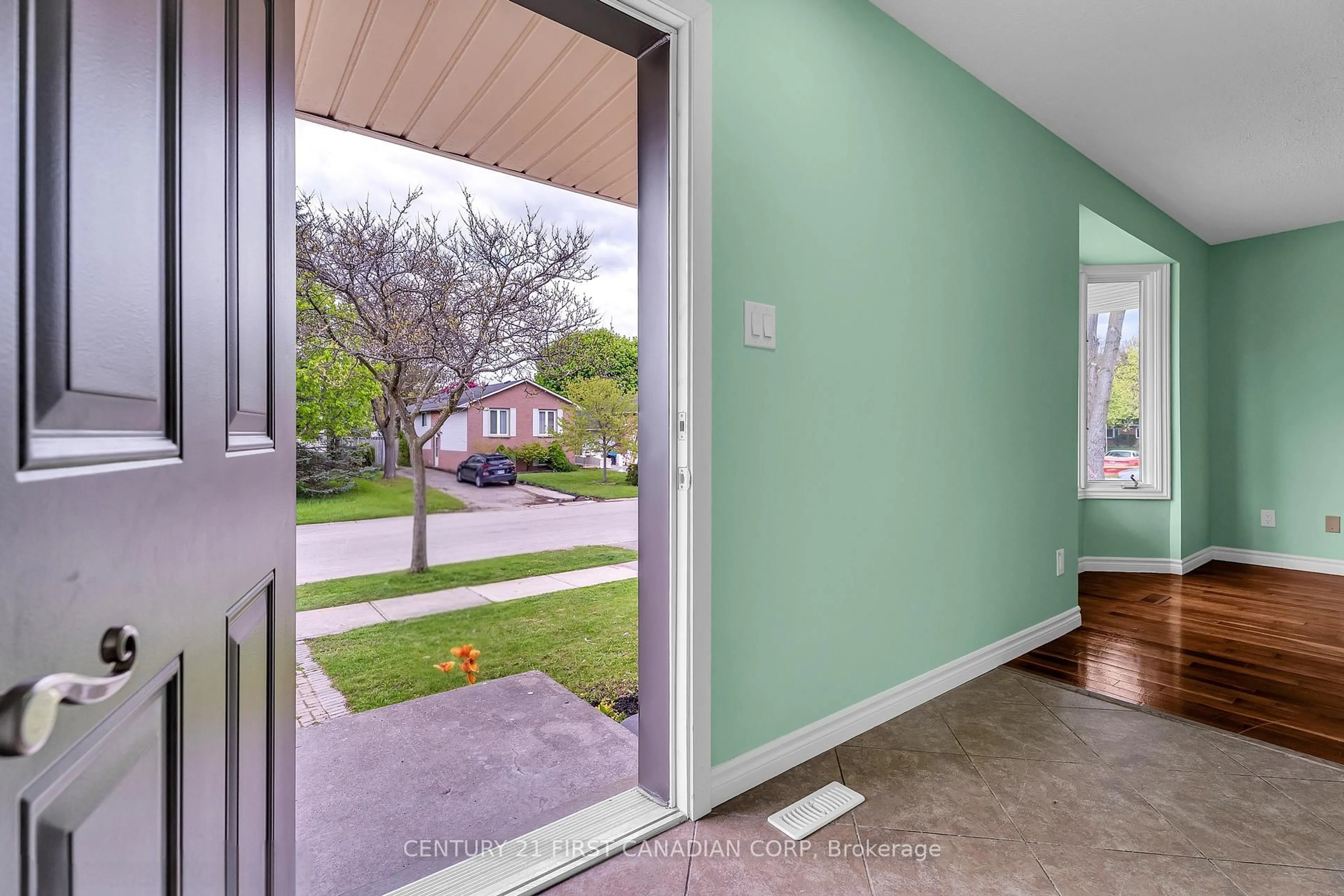 Indoor entryway for 24 Blanchard Cres, London North Ontario N6G 4E2
