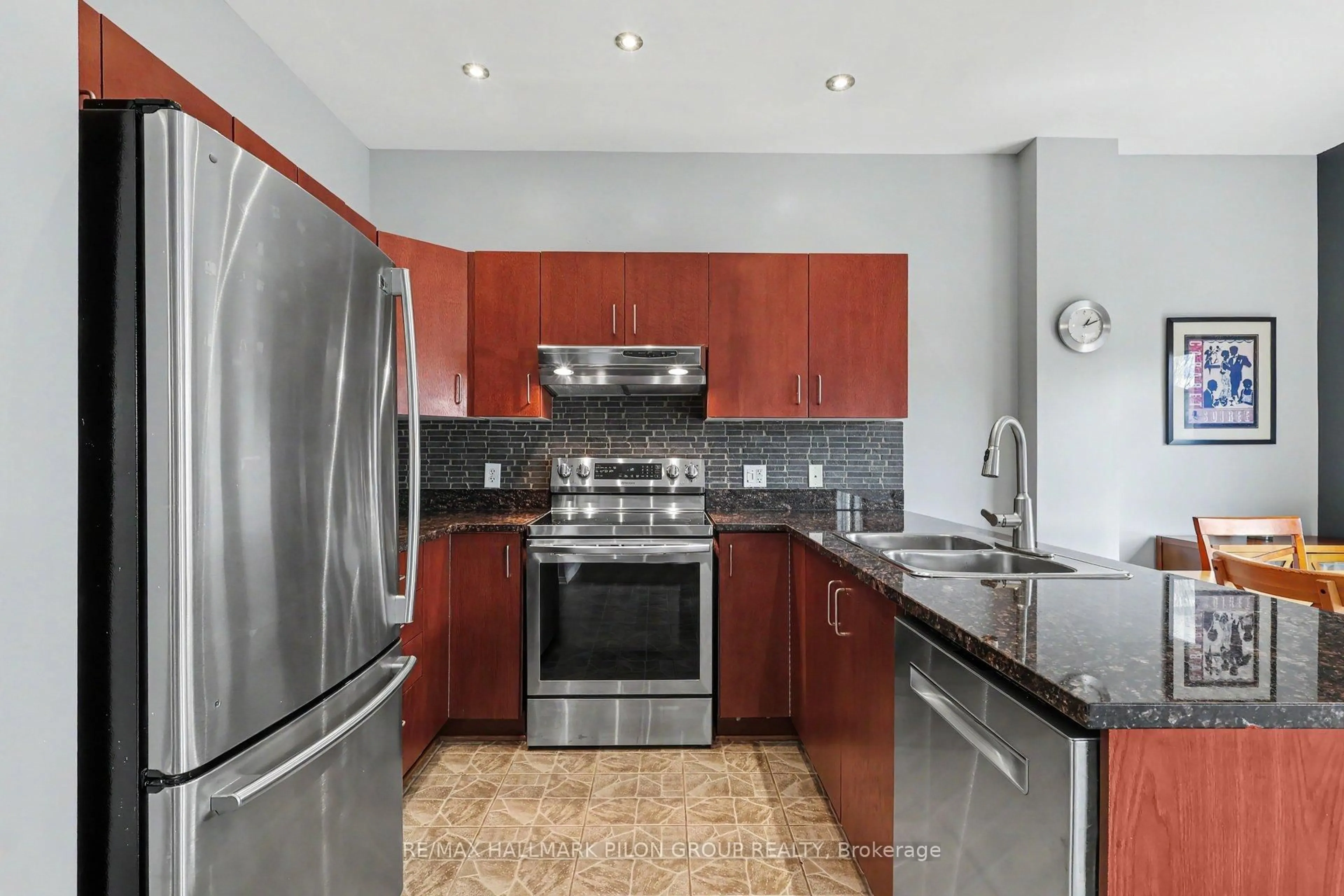 Standard kitchen, ceramic/tile floor for 1046 Fieldfair Way, Orleans Ontario K4A 0E2