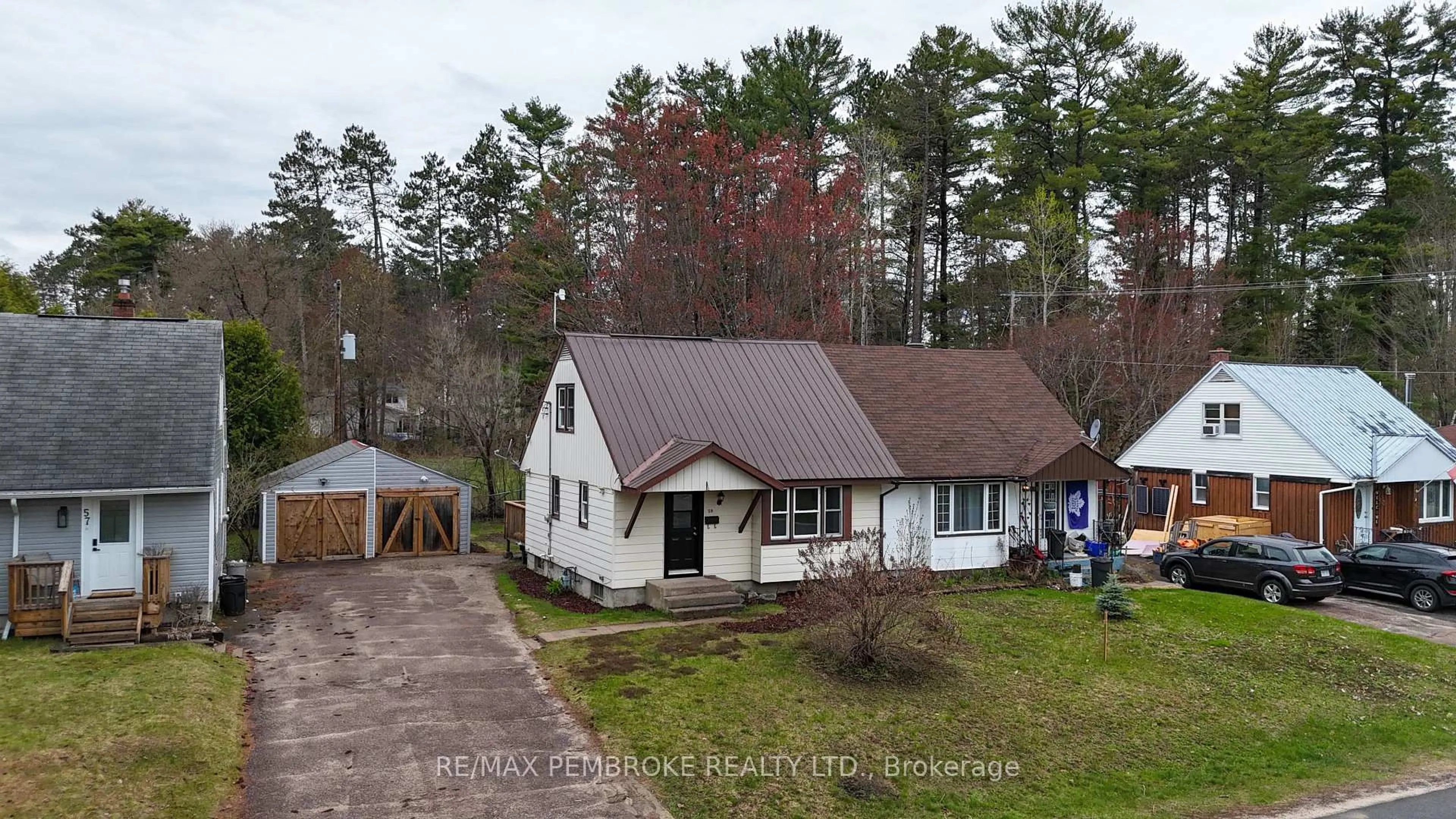 A pic from outside/outdoor area/front of a property/back of a property/a pic from drone, street for 59 Rutherford Ave, Deep River Ontario K0J 1P0