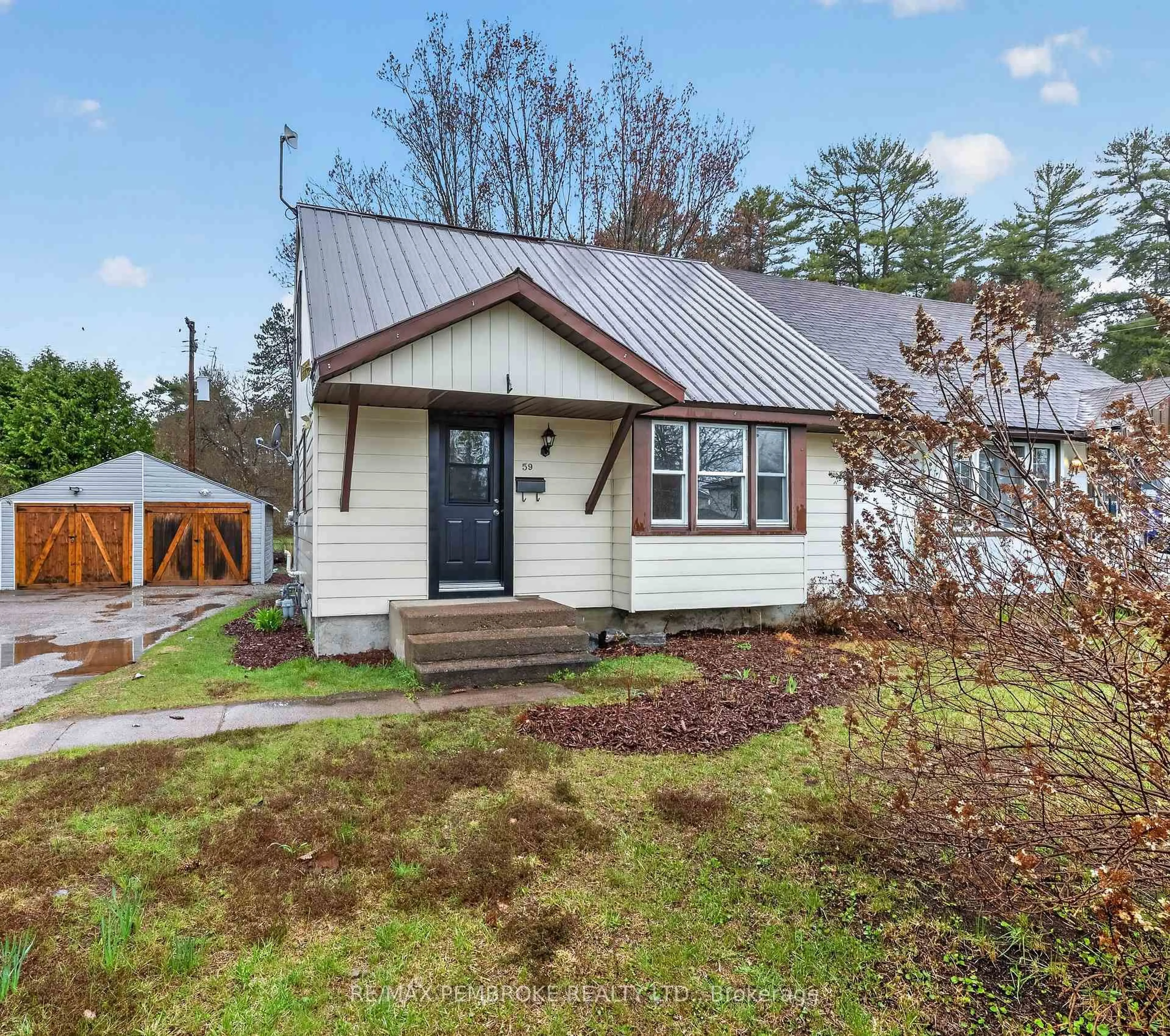 Home with vinyl exterior material, street for 59 Rutherford Ave, Deep River Ontario K0J 1P0