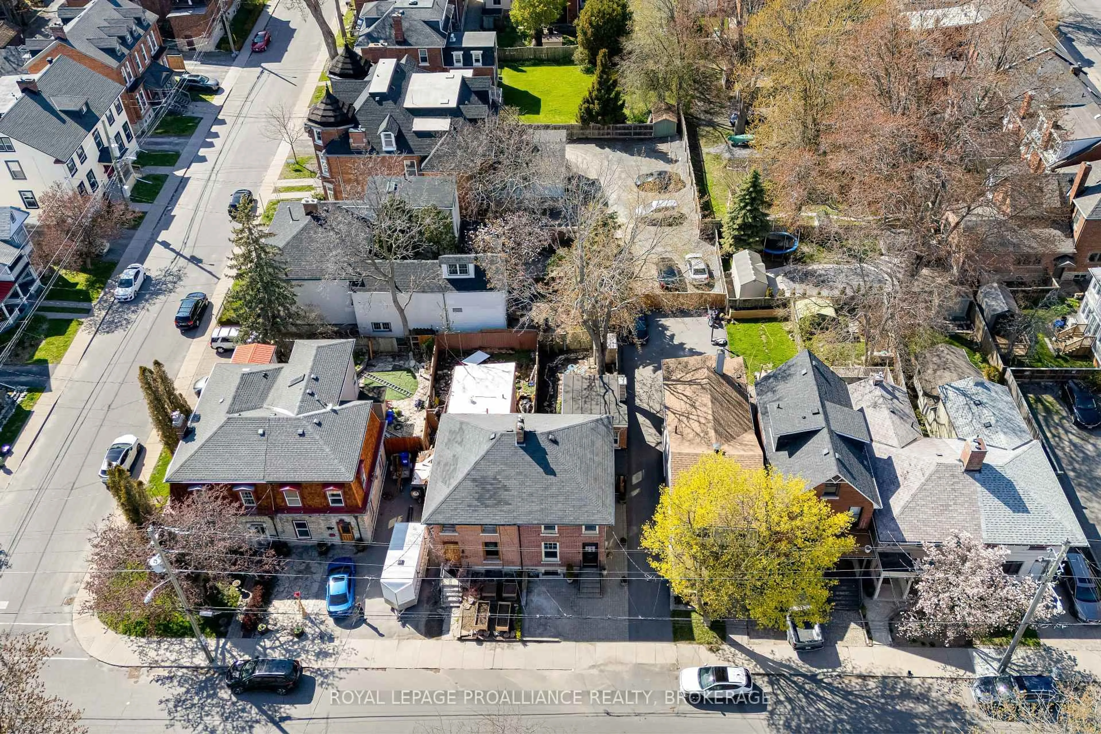 A pic from outside/outdoor area/front of a property/back of a property/a pic from drone, street for 56 Wellington St, Kingston Ontario K7L 3C3