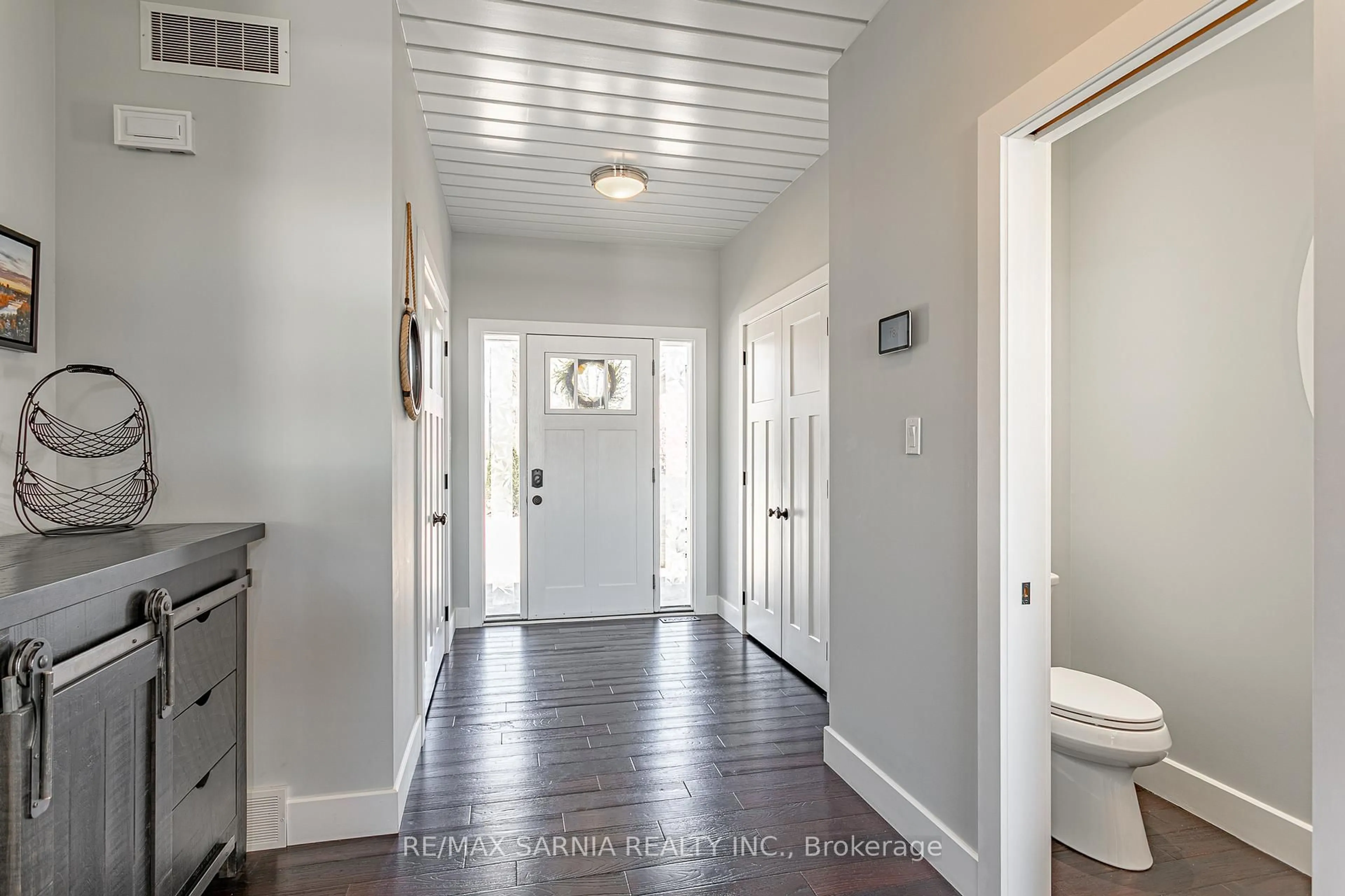 Indoor entryway for 18 Centre St, Lambton Shores Ontario N0M 1T0