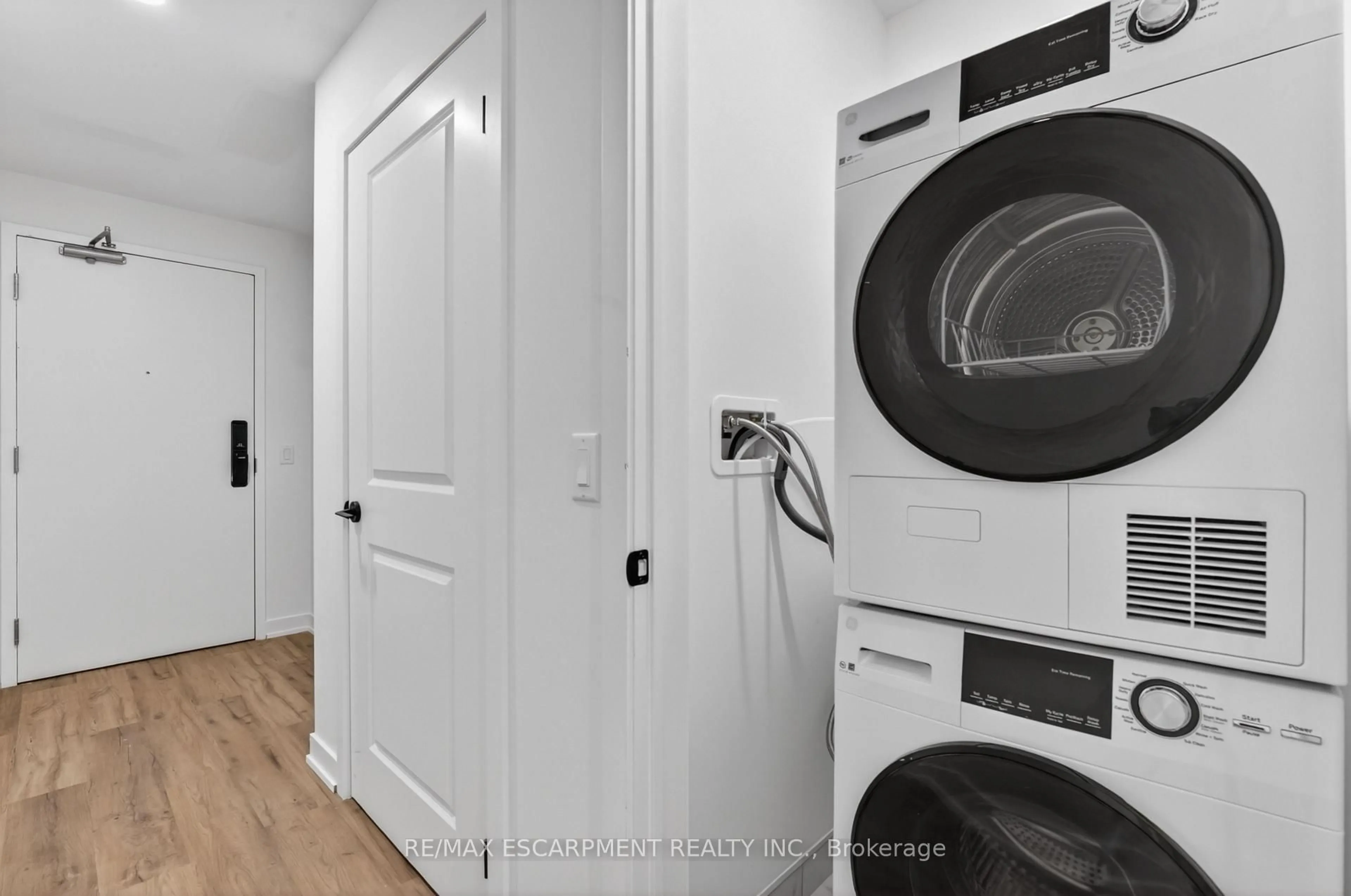 Laundry room for 461 Green Rd #707, Hamilton Ontario L8E 0L5