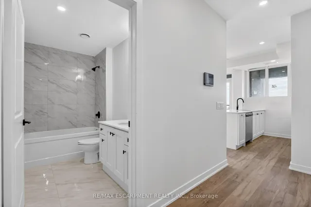 461 Green Rd #707, Hamilton 4