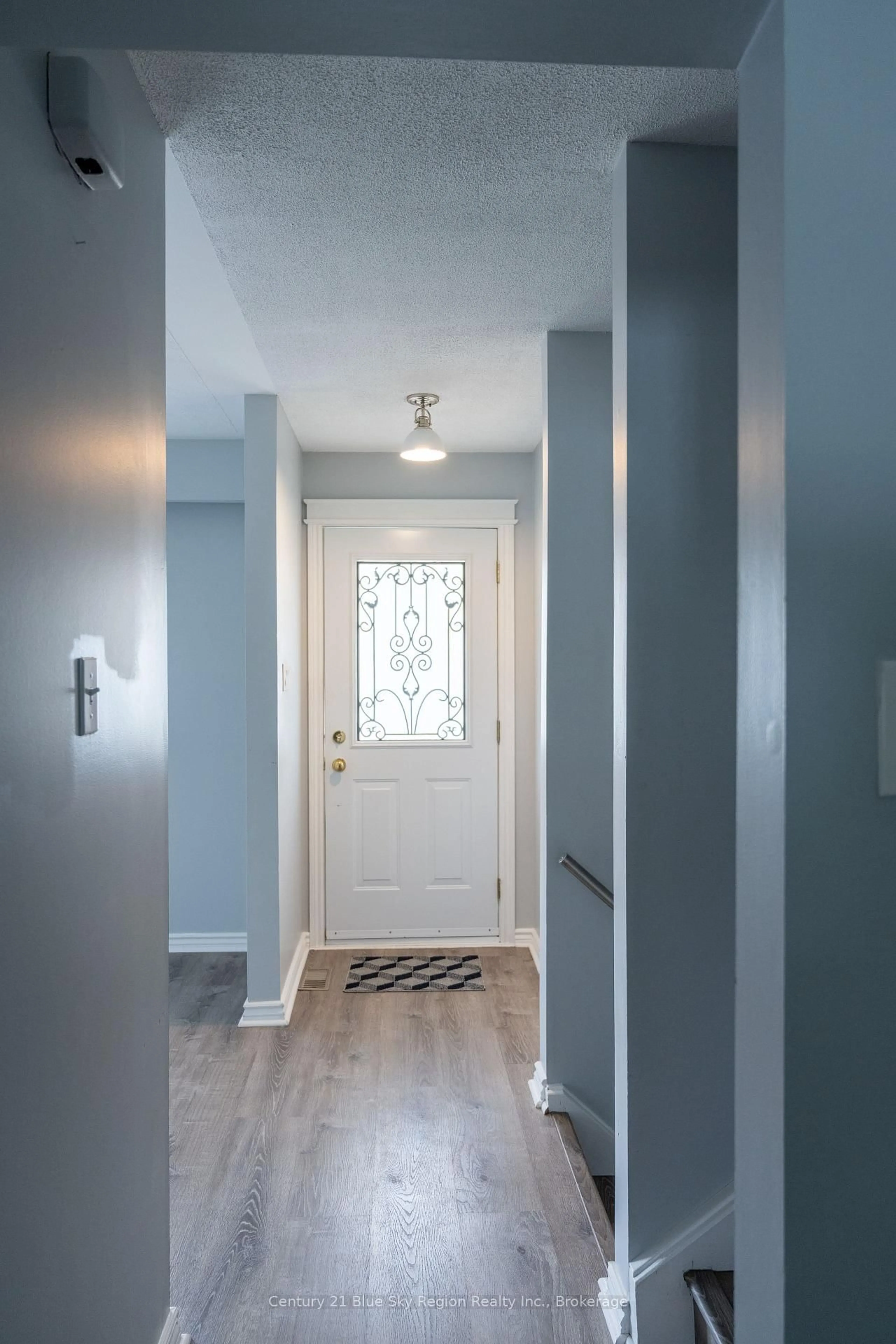 Indoor entryway for 22 Nightingale Dr, North Bay Ontario P1A 2R2