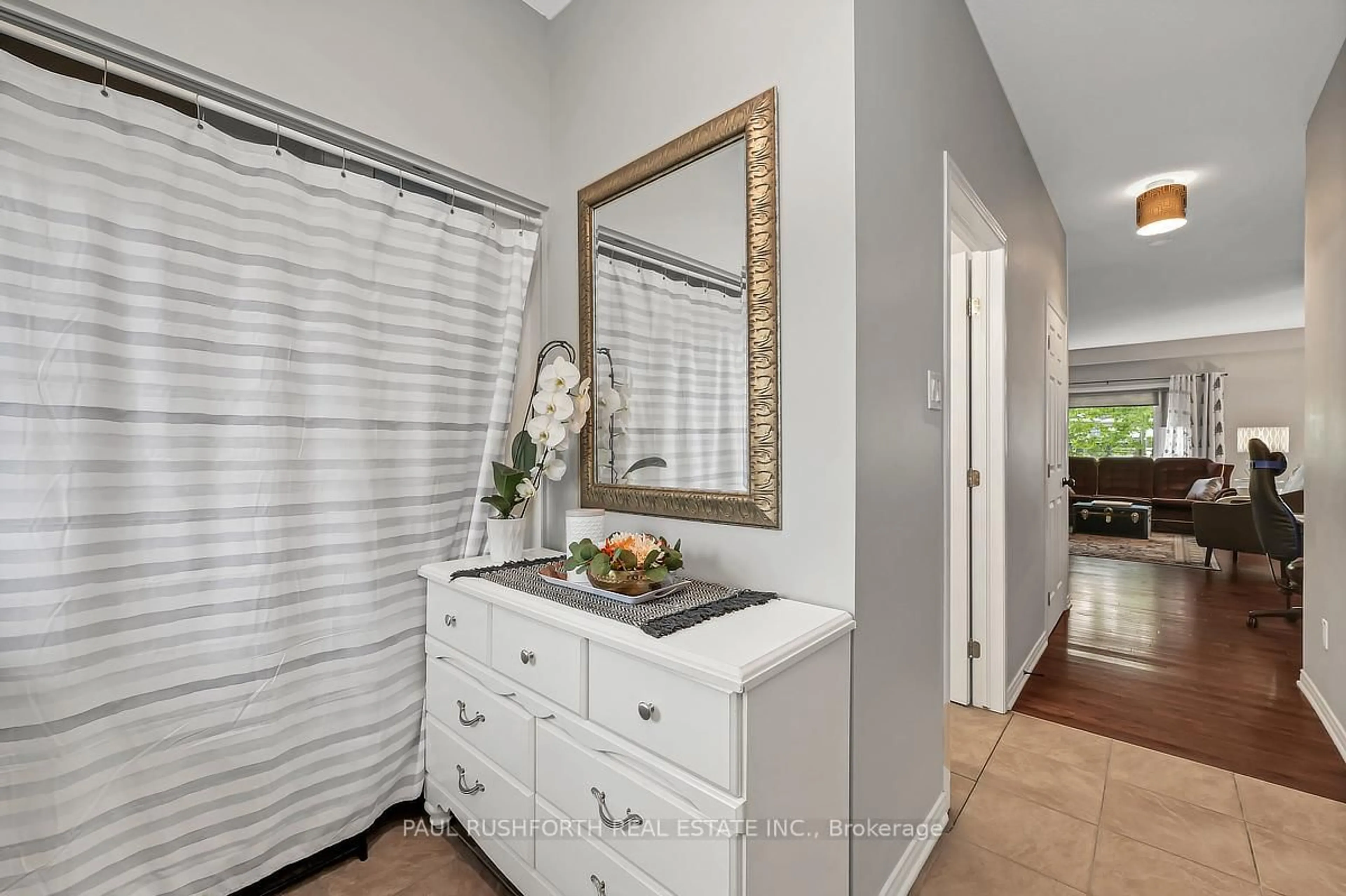 Contemporary bathroom, ceramic/tile floor for 310 Jasper Cres, Clarence-Rockland Ontario K4K 0B9