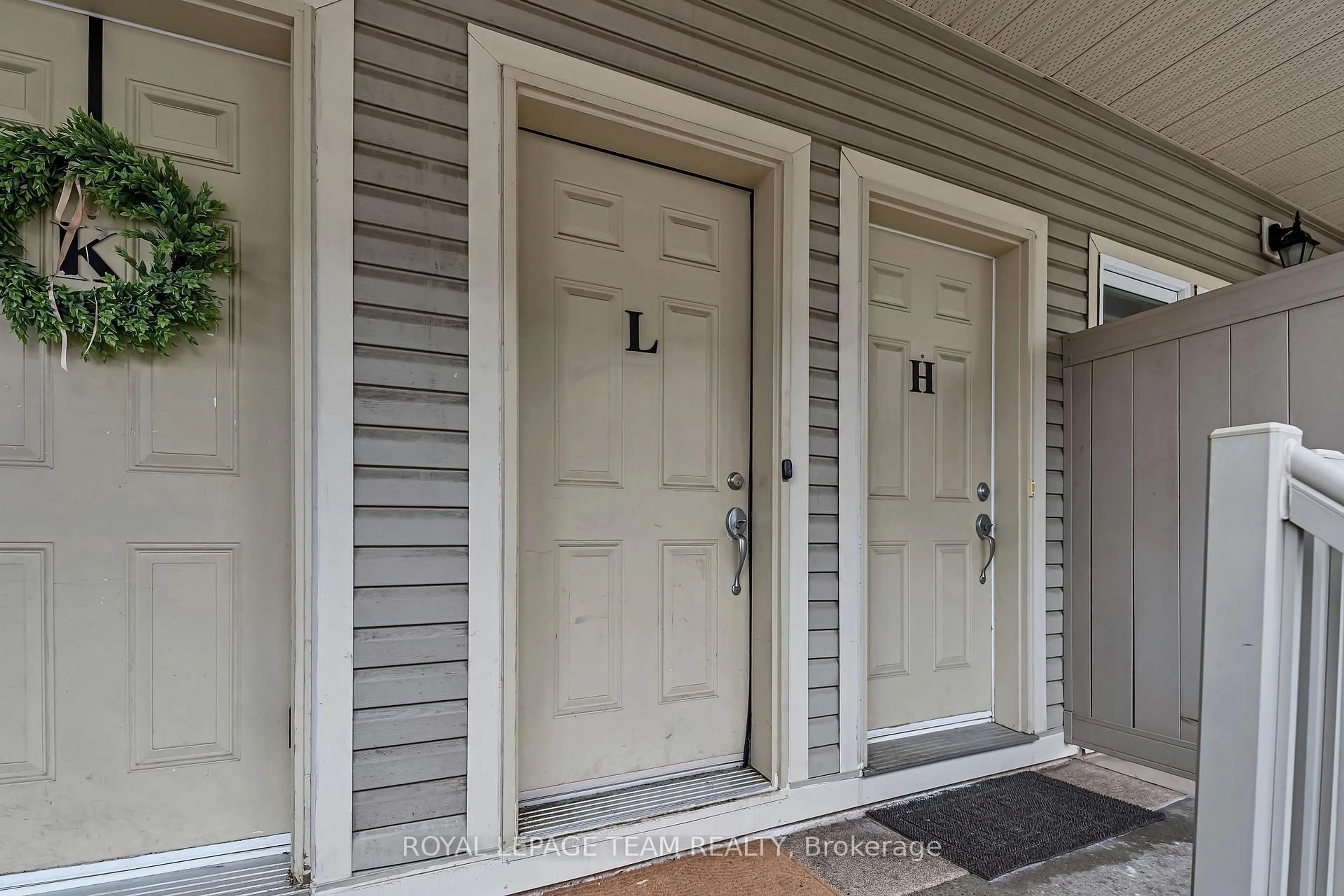 Indoor entryway for 1109 Stittsville Main St #20, Stittsville Ontario K2S 0C8