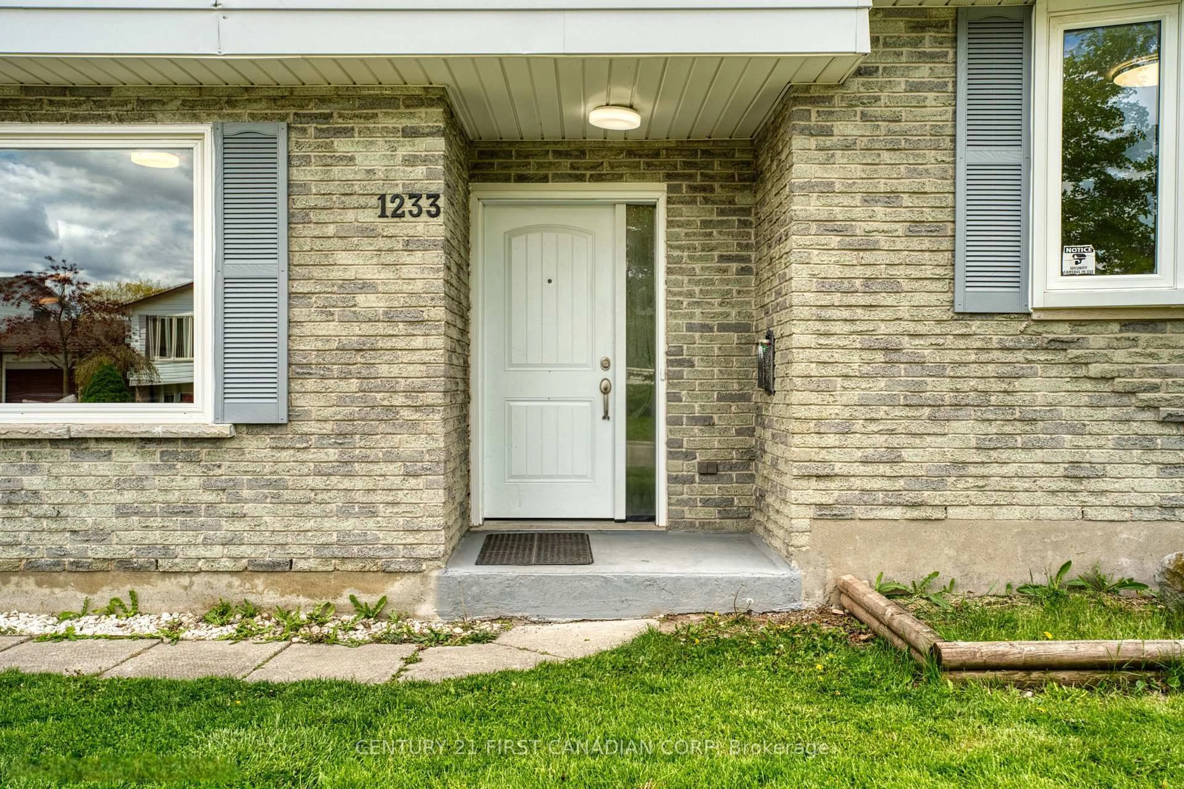 Indoor entryway for 1233 Ernest Ave, London South Ontario N6E 2B2