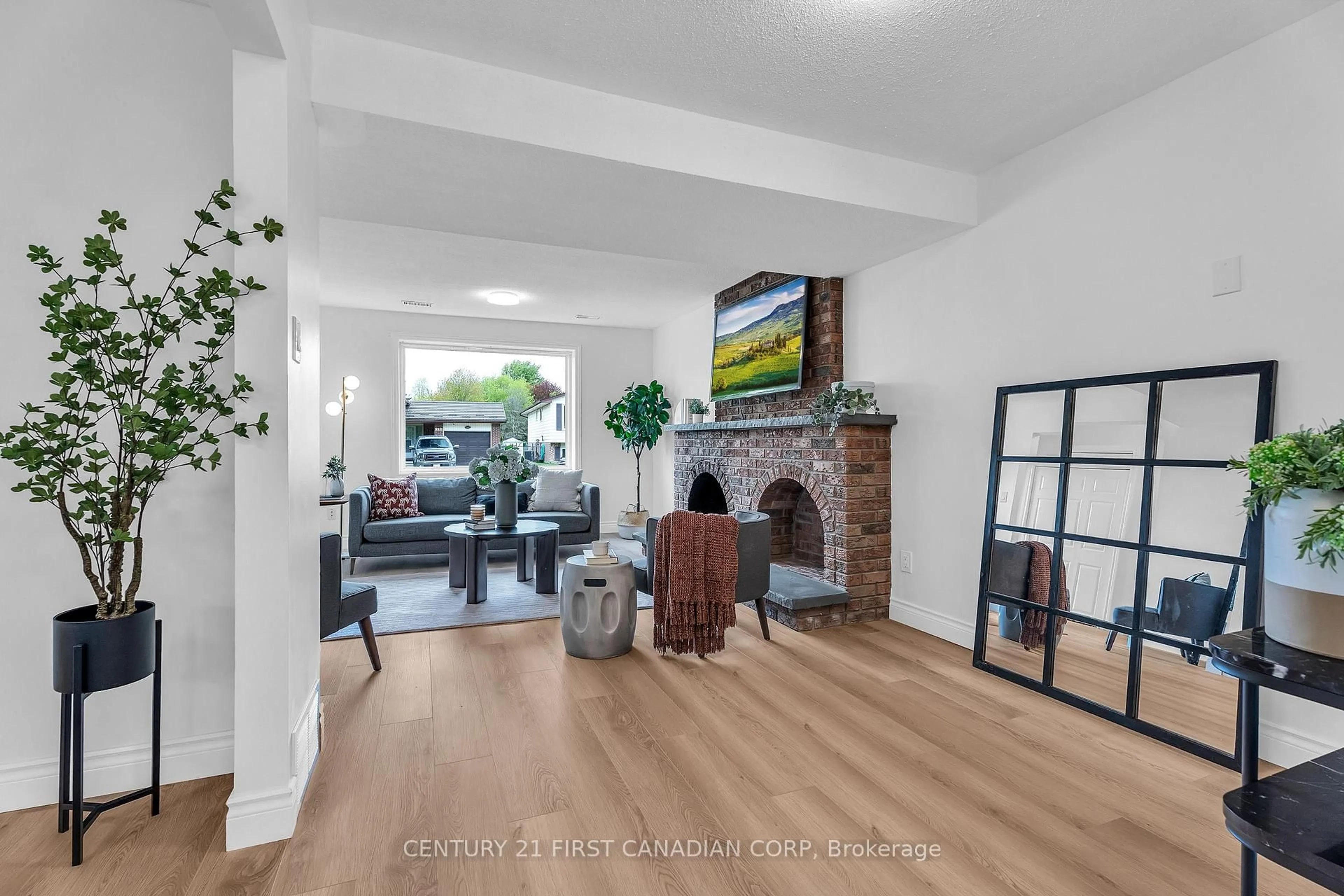 Indoor entryway for 1233 Ernest Ave, London South Ontario N6E 2B2