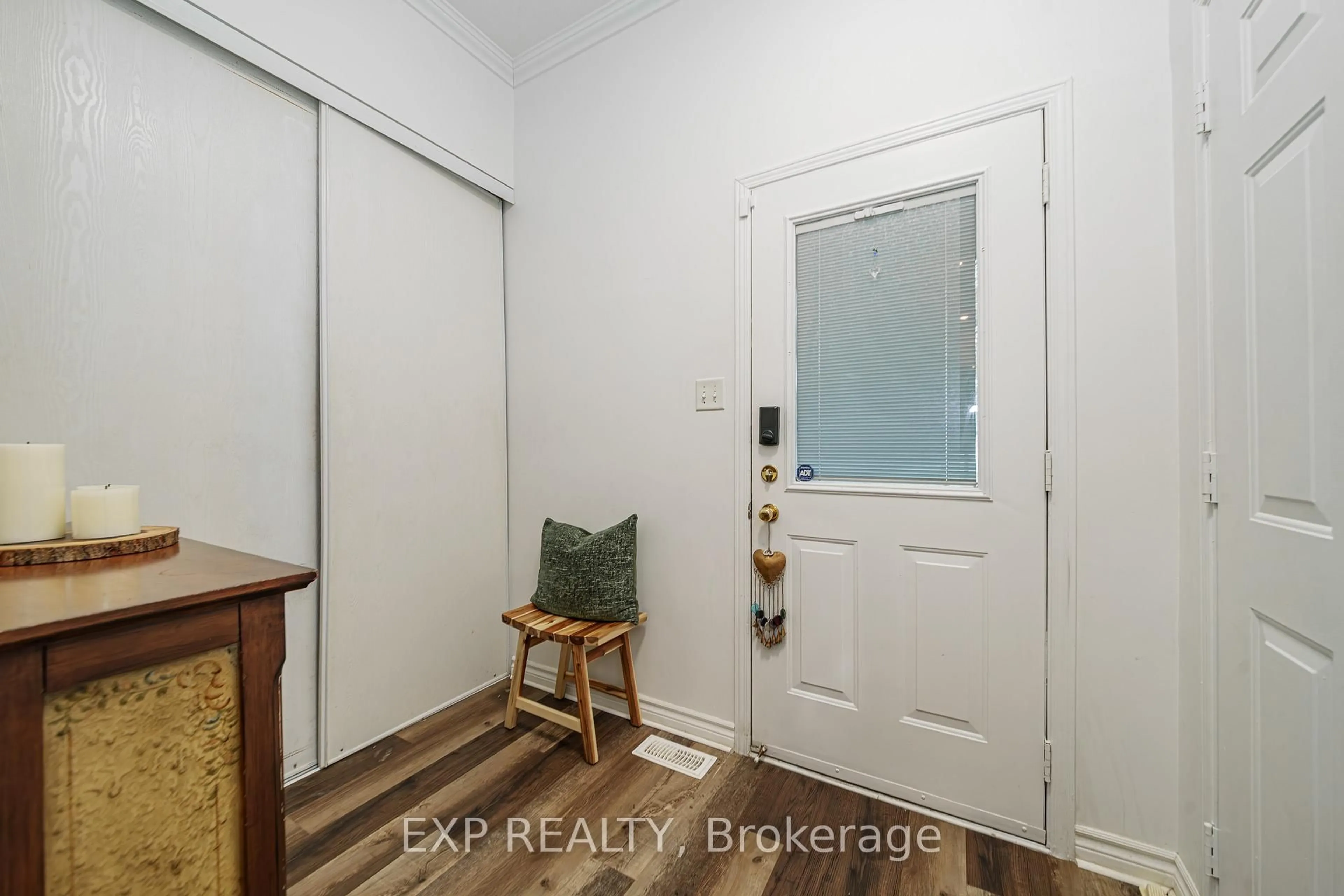 Indoor entryway for 569 Aquaview Dr, Ottawa Ontario K4A 4V4
