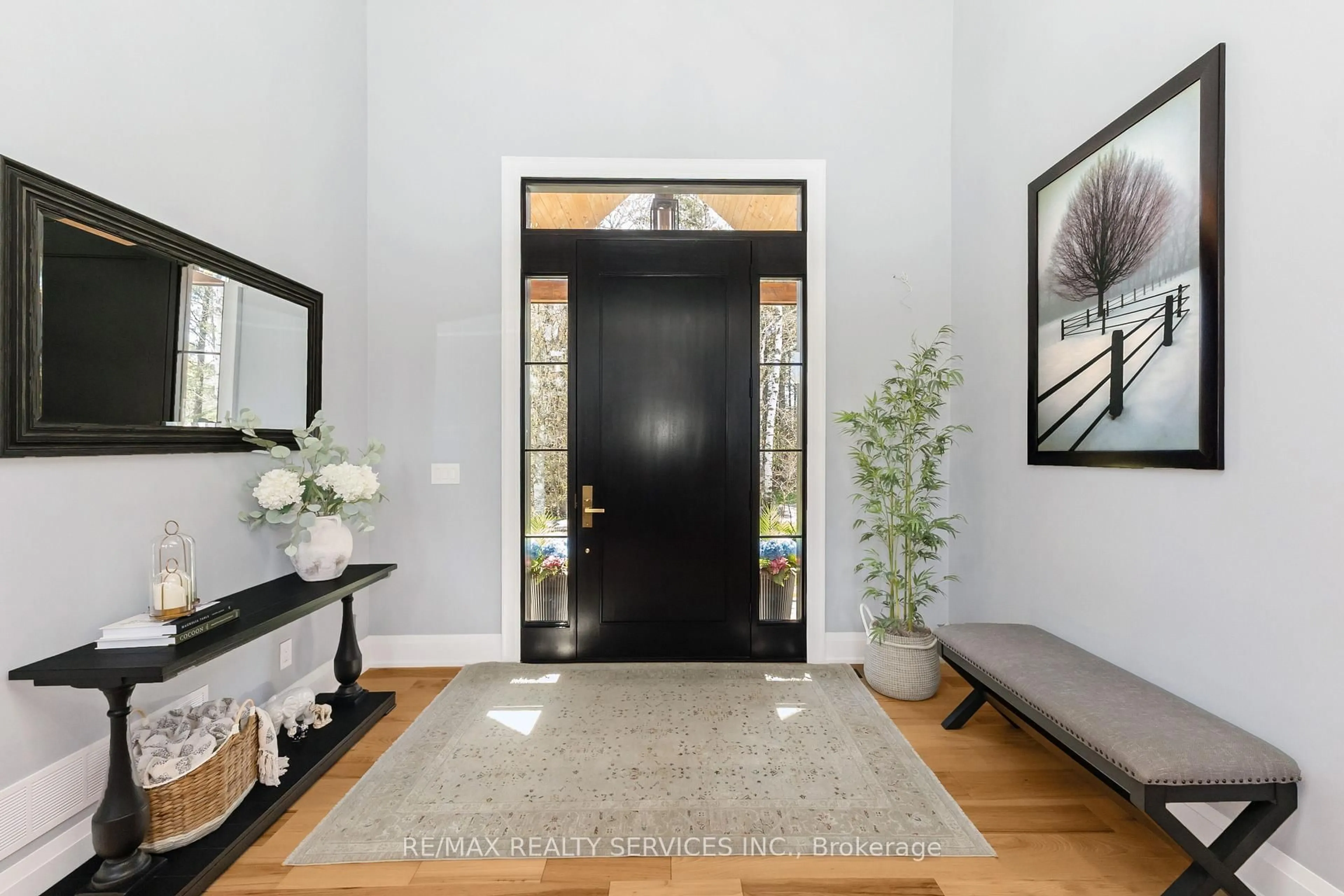 Indoor entryway for 833180 4th Line Ehs, Mono Ontario L9W 2Z2