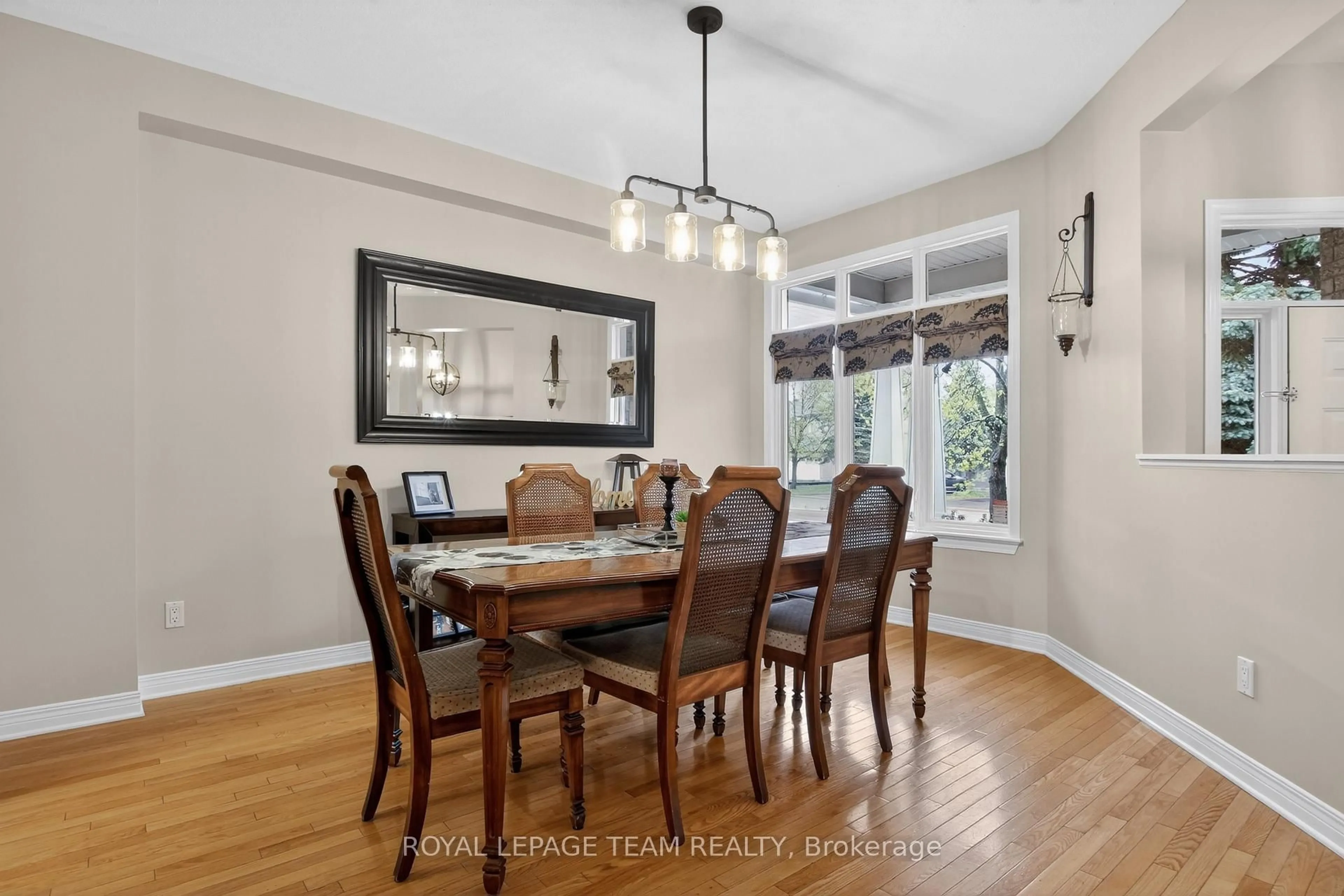 Dining room, unknown for 18 Rivergreen Cres, Ottawa Ontario K2M 2E1