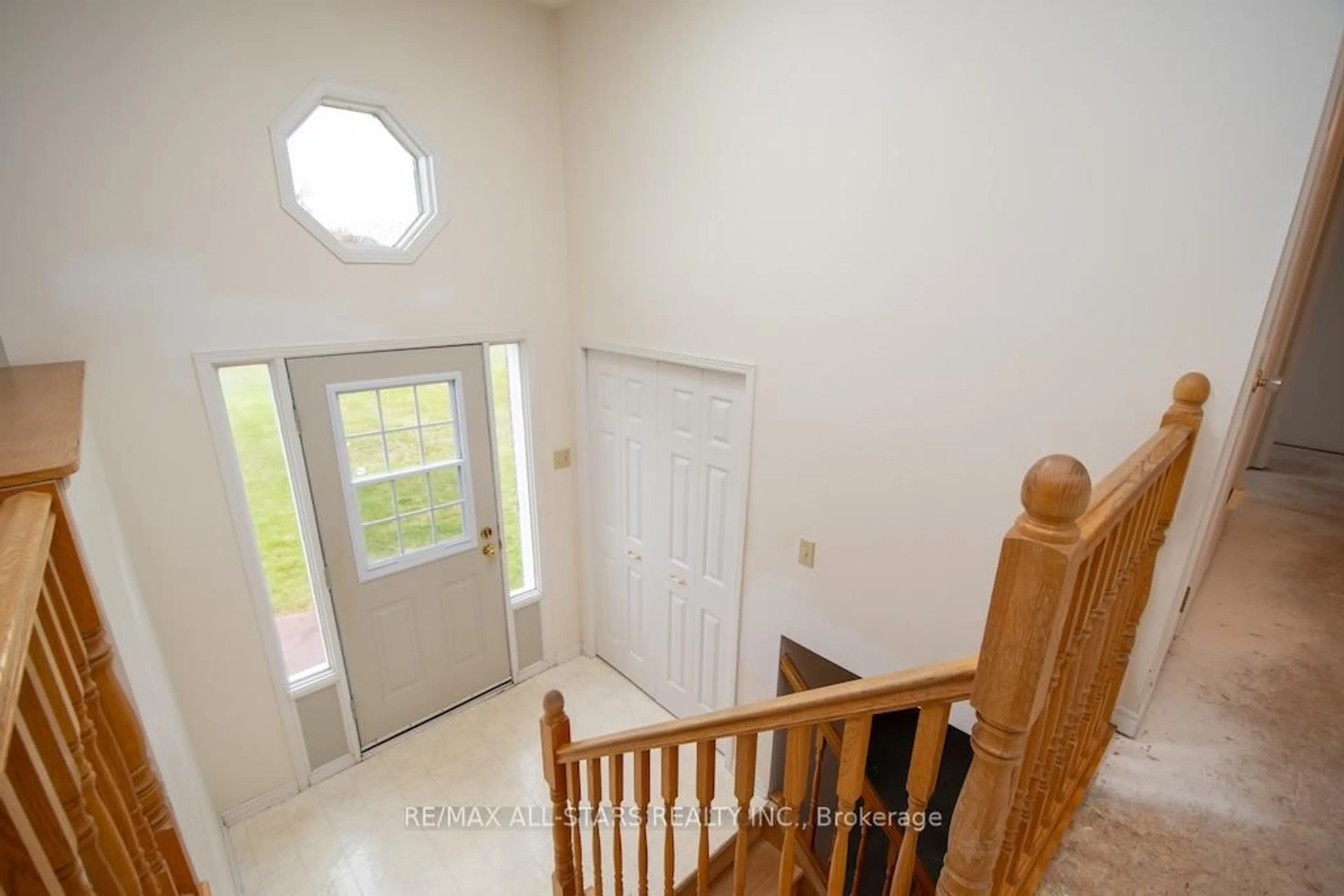 Indoor entryway for 70 Hillhead Rd, Kawartha Lakes Ontario K0L 2X0