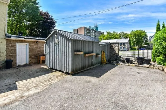 32 APPLE St, Brockville 5