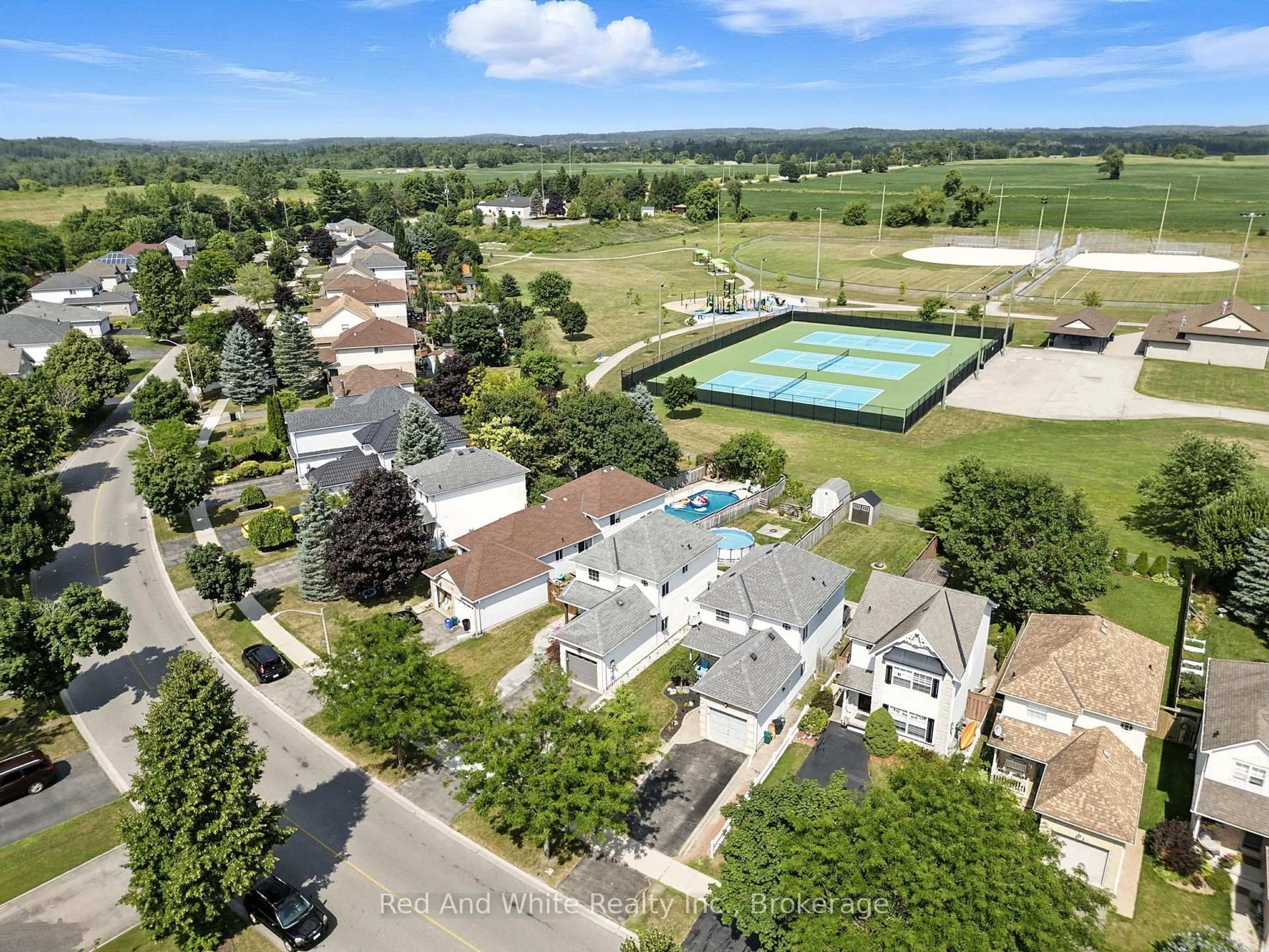 A pic from outside/outdoor area/front of a property/back of a property/a pic from drone, mountain view for 37 Hilltop Dr, North Dumfries Ontario N0B 1E0
