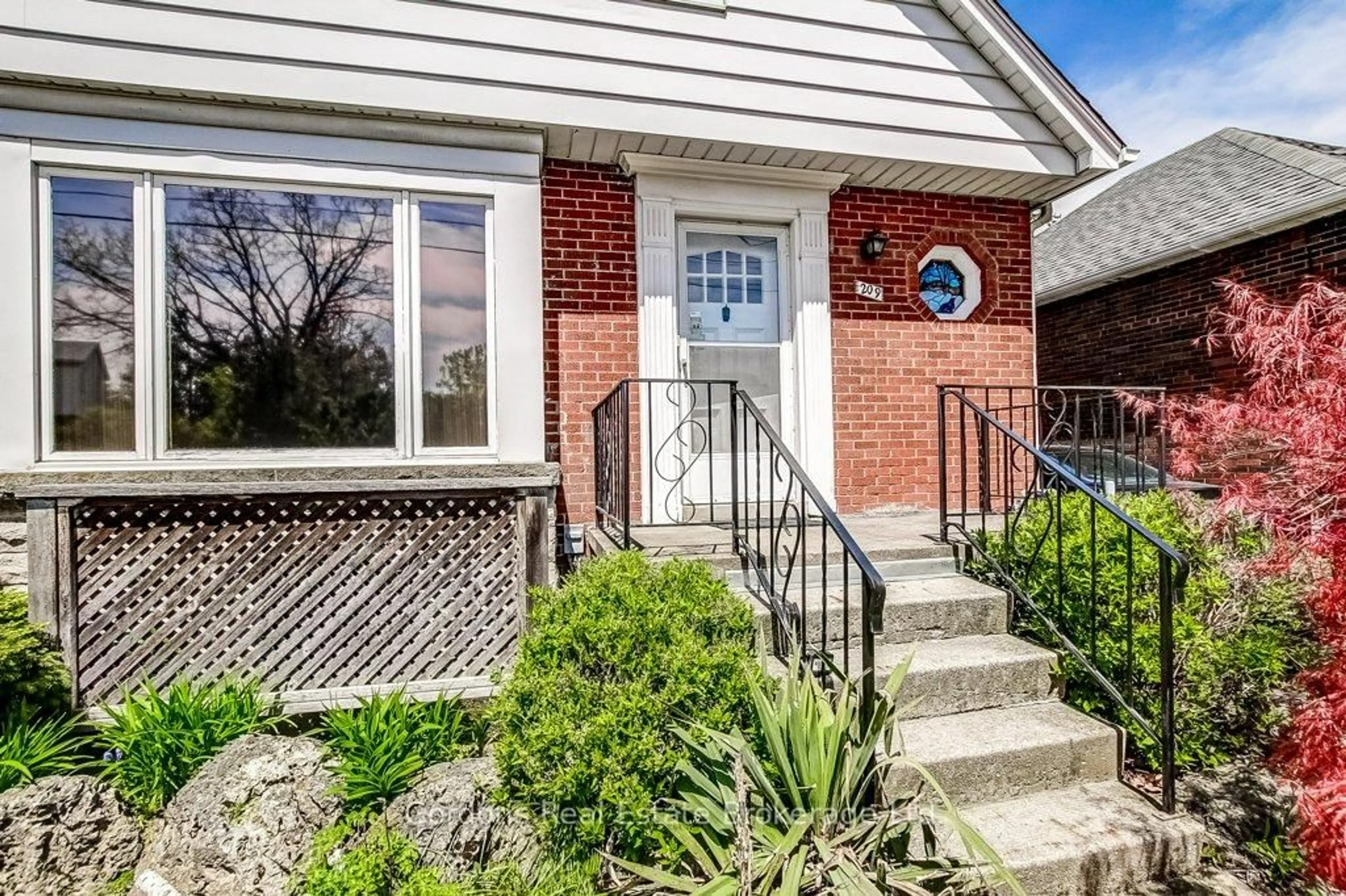 Home with brick exterior material, street for 209 Parkview Dr, Hamilton Ontario L8S 3Y4