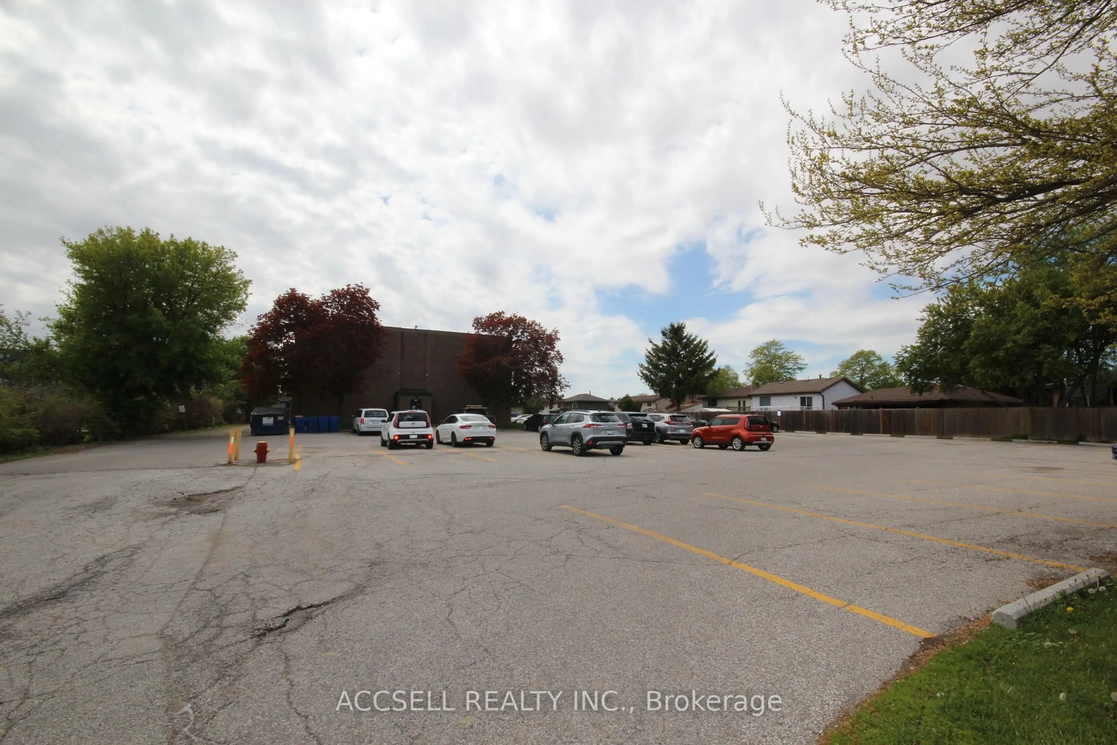 A pic from outside/outdoor area/front of a property/back of a property/a pic from drone, street for 276 Merritt Ave #212, Chatham-Kent Ontario N7M 3G1