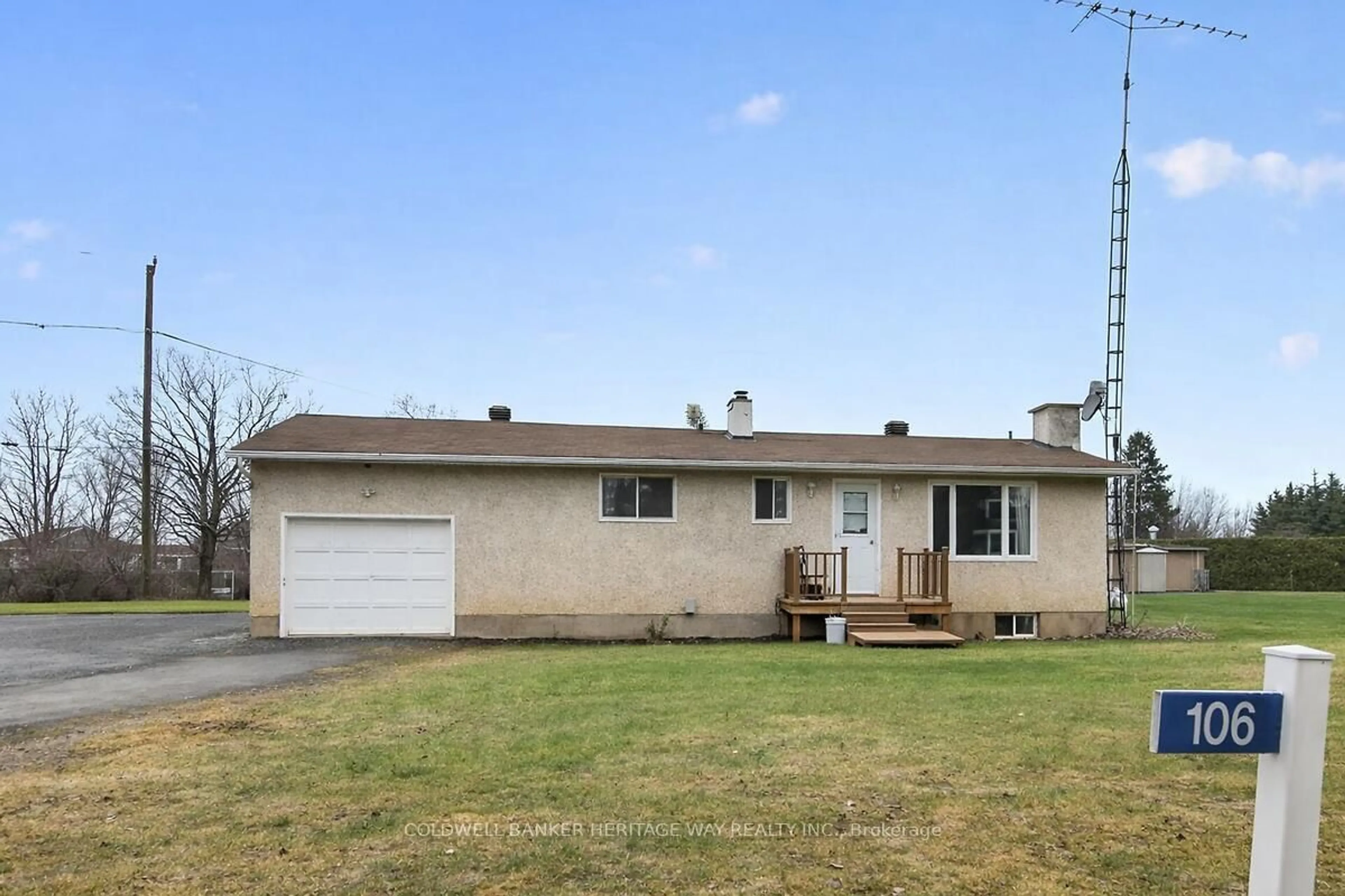 Home with vinyl exterior material, street for 106 Munro Lane, Carleton Place Ontario K7C 3P2