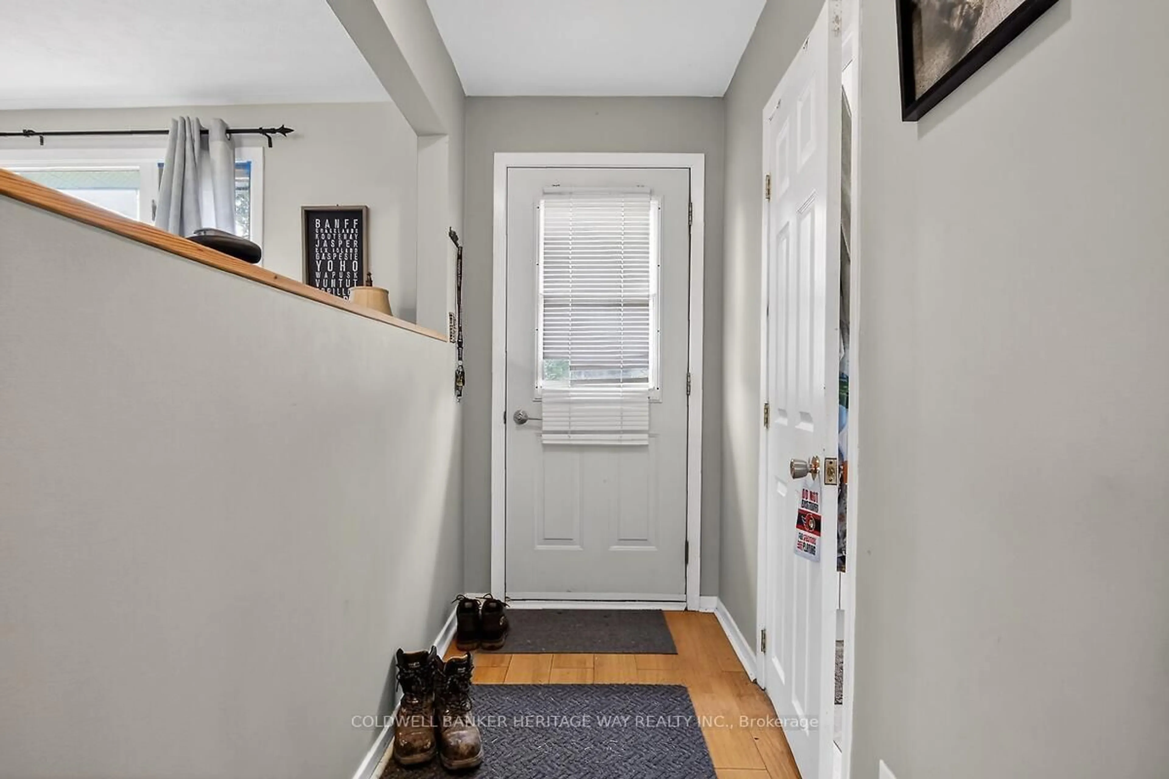 Indoor entryway for 106 Munro Lane, Carleton Place Ontario K7C 3P2