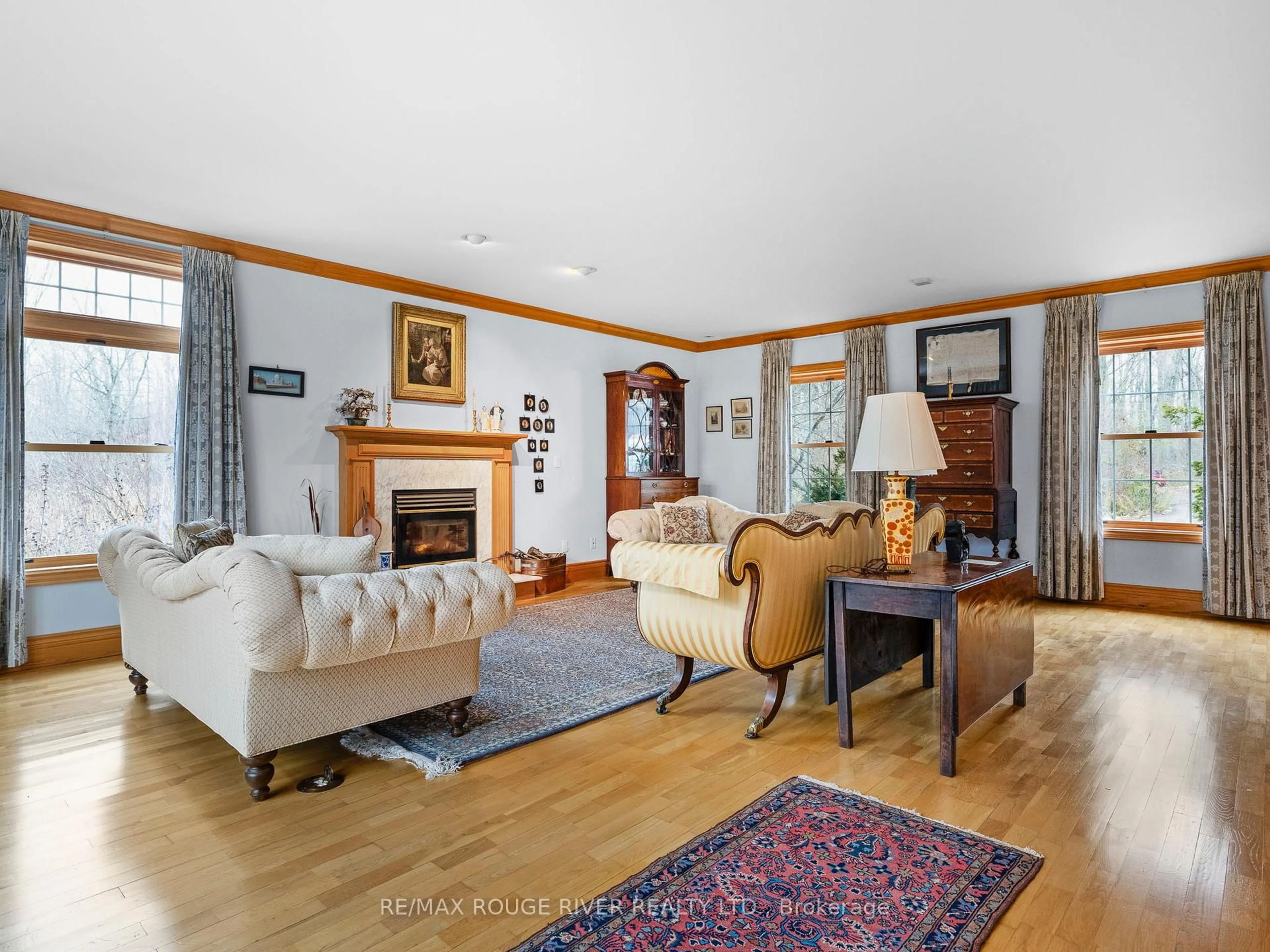 Living room with furniture, wood/laminate floor for 15 MARTIN Rd, Brighton Ontario K0K 1H0