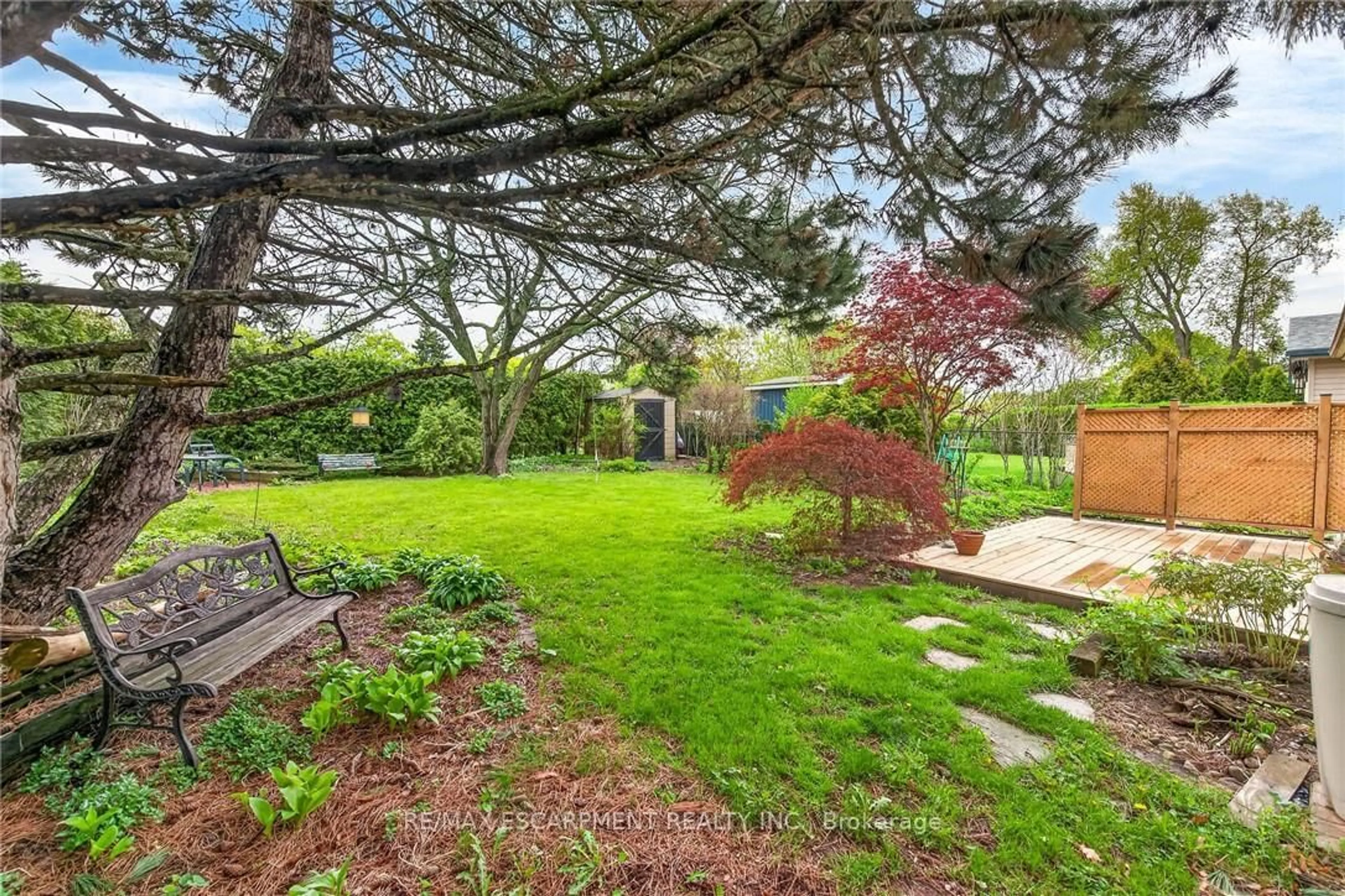 Patio, street for 167 Darlington Dr, Hamilton Ontario L9C 2M4