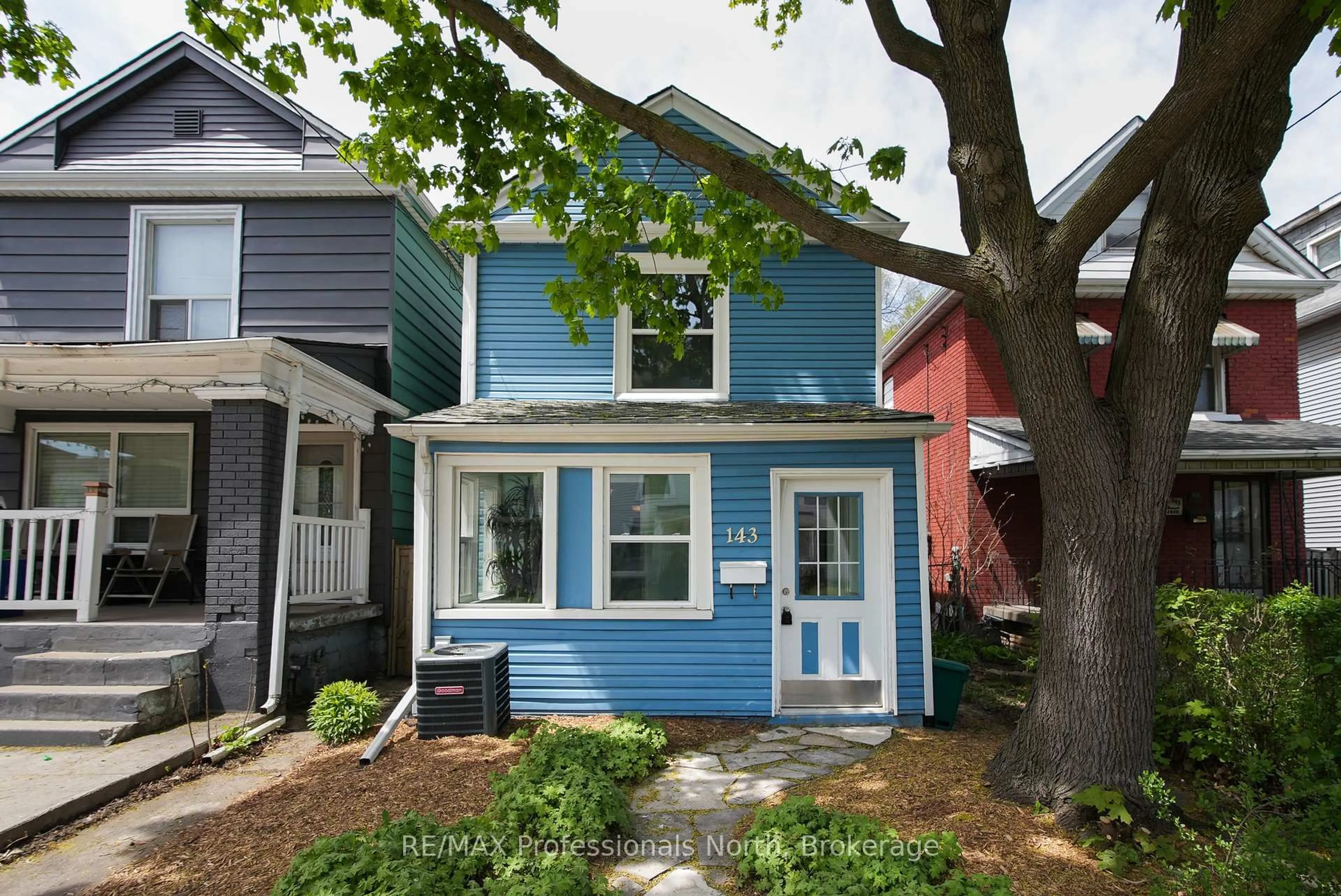 Home with vinyl exterior material, street for 143 Barnesdale Ave, Hamilton Ontario L8L 6T1