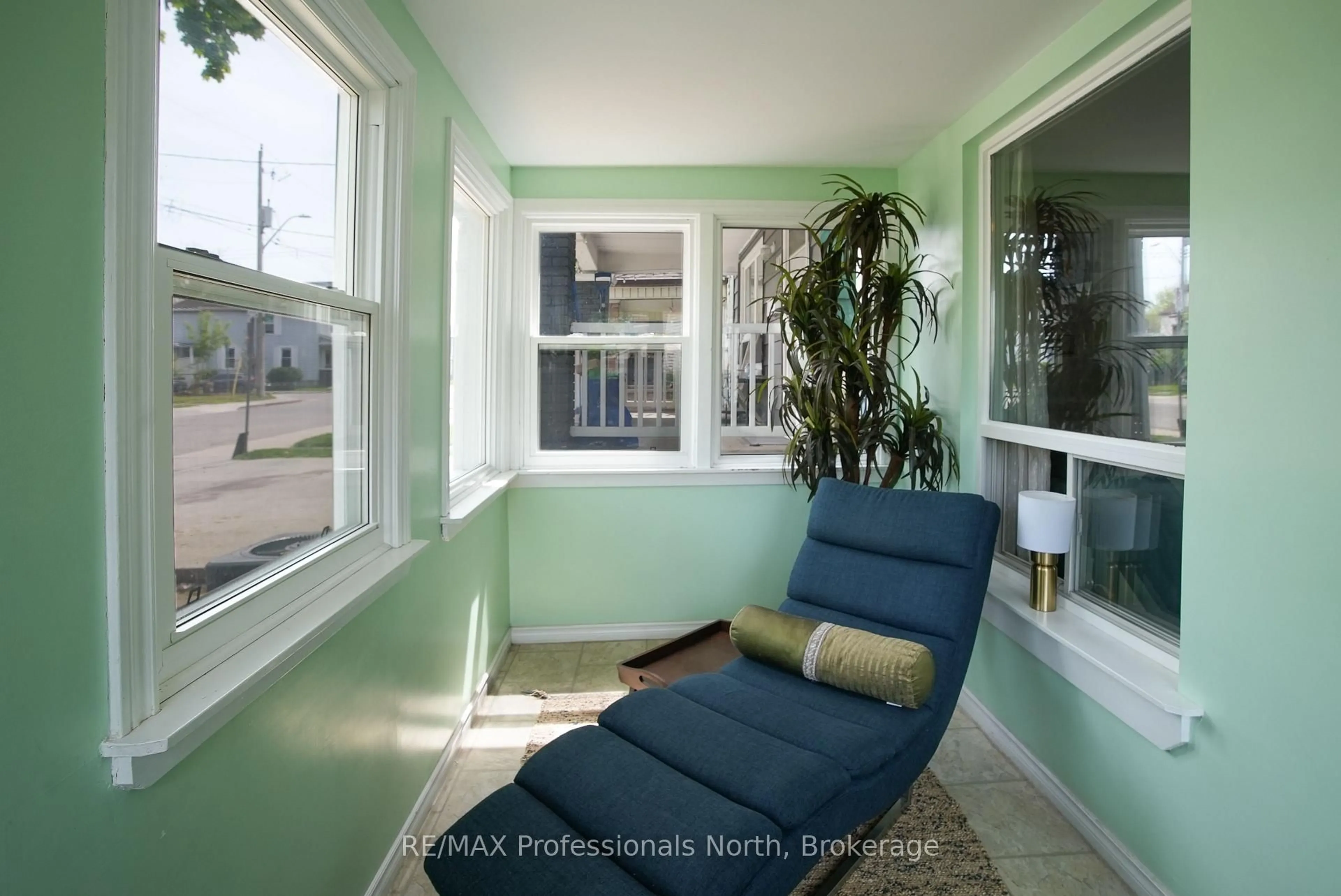 Unknown for 143 Barnesdale Ave, Hamilton Ontario L8L 6T1