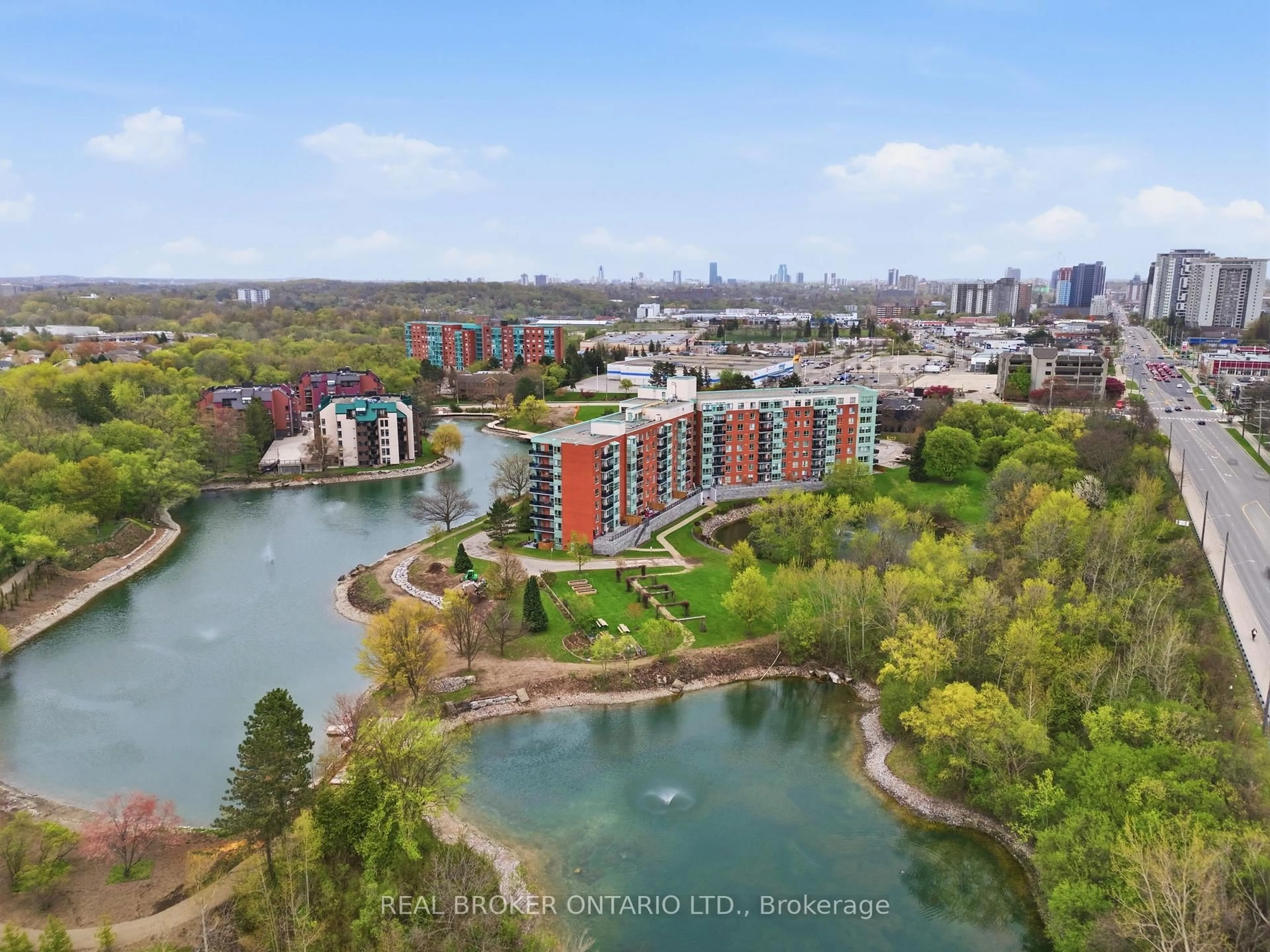 A pic from outside/outdoor area/front of a property/back of a property/a pic from drone, water/lake/river/ocean view for 30 Blue Springs Dr #215, Waterloo Ontario N2J 4T2