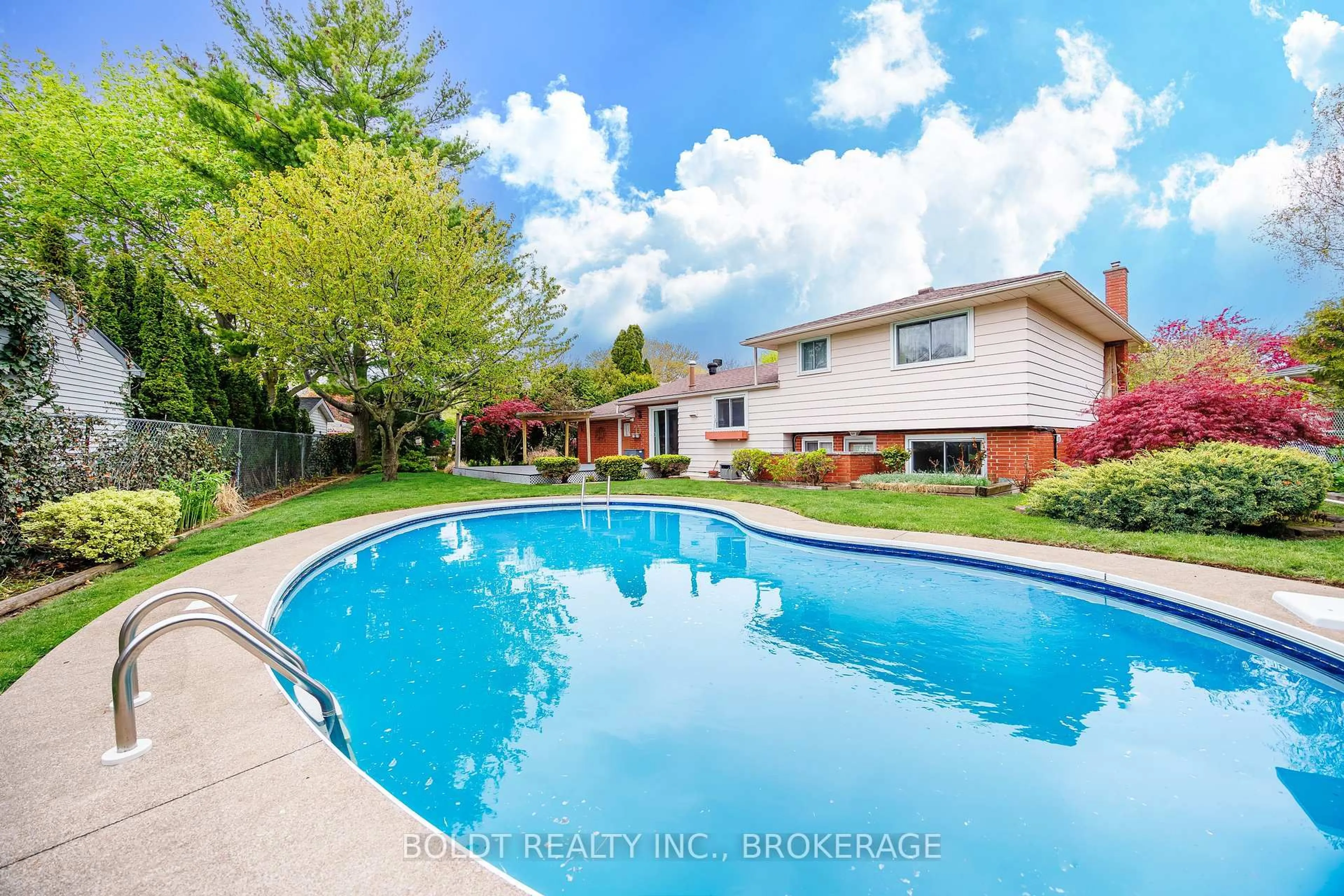 Pool for 7 Halene Crt, St. Catharines Ontario L2M 6M3