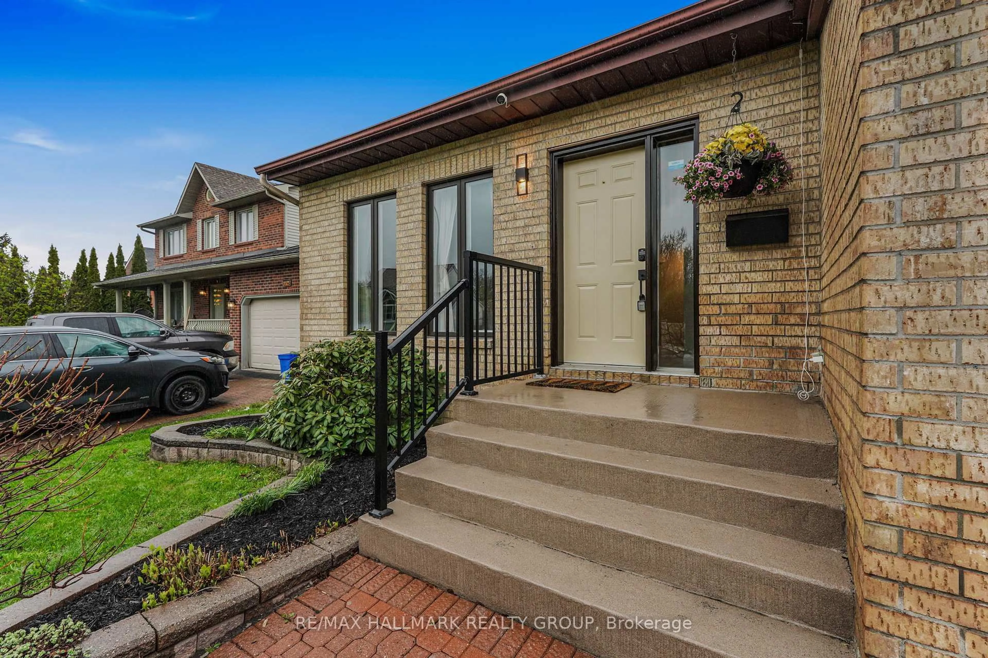 Home with brick exterior material, street for 3327 Descotes Circ, Clarence-Rockland Ontario K4K 1A7